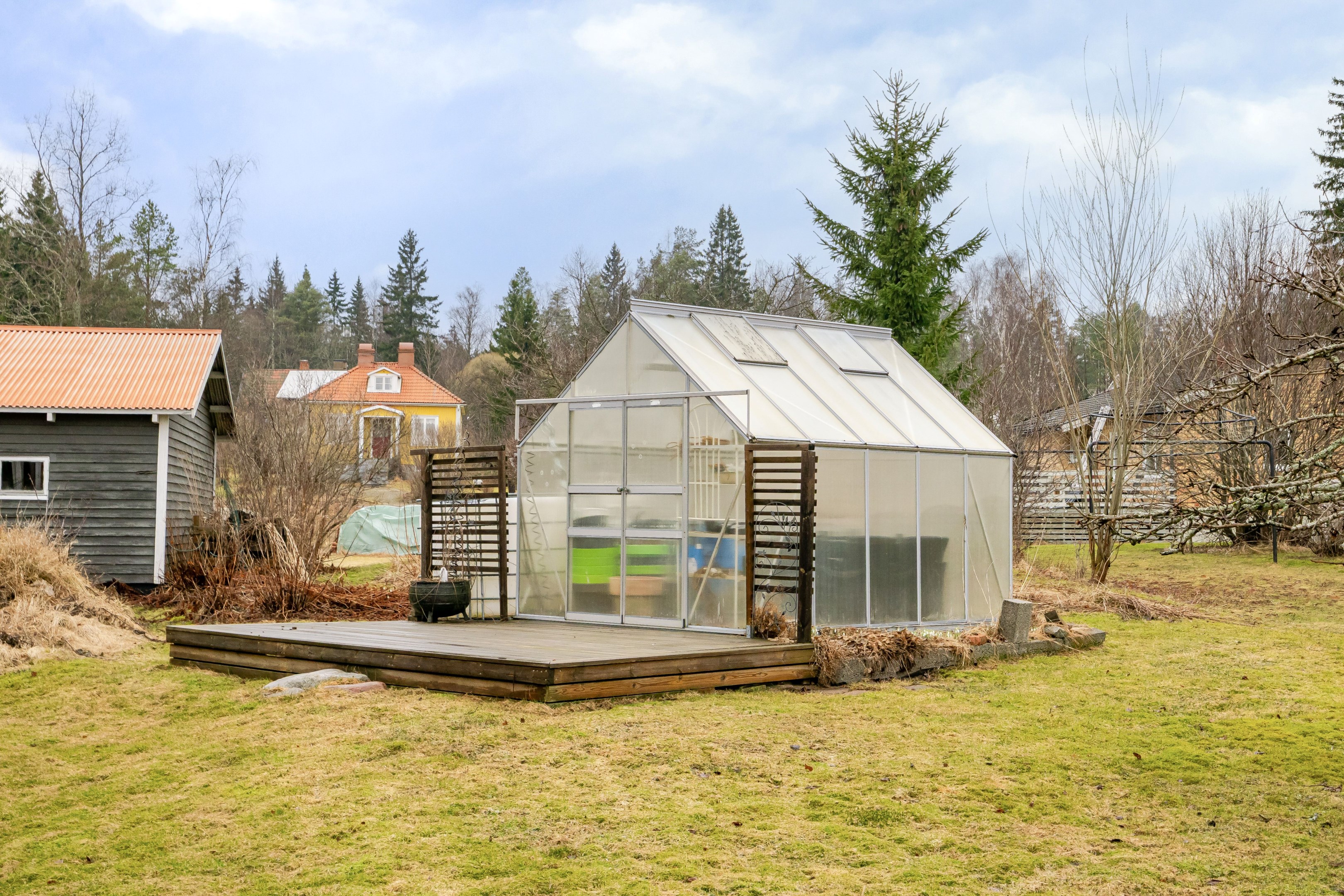 Växthus och uteplats