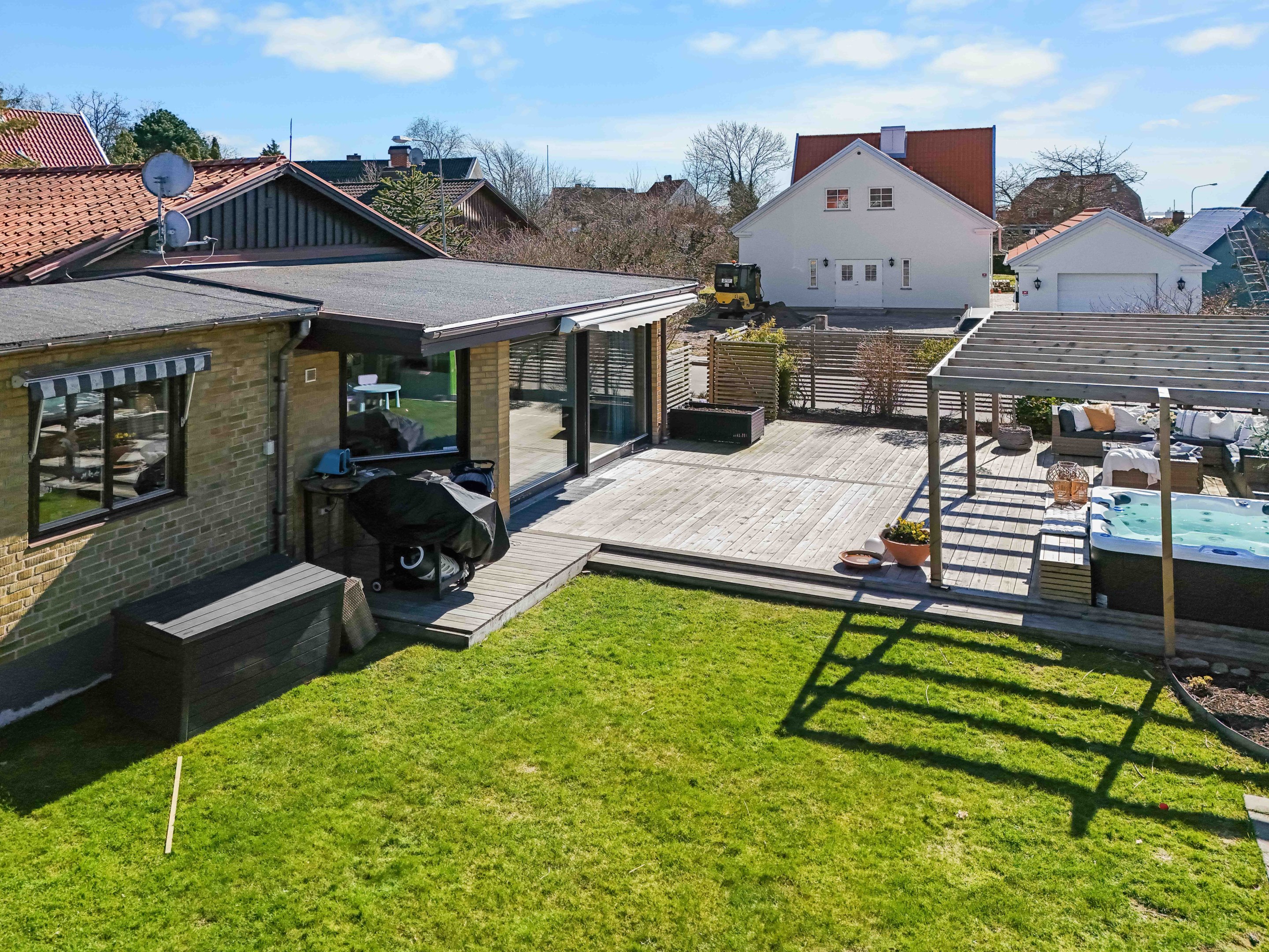 Trevlig tomt i bra solläge