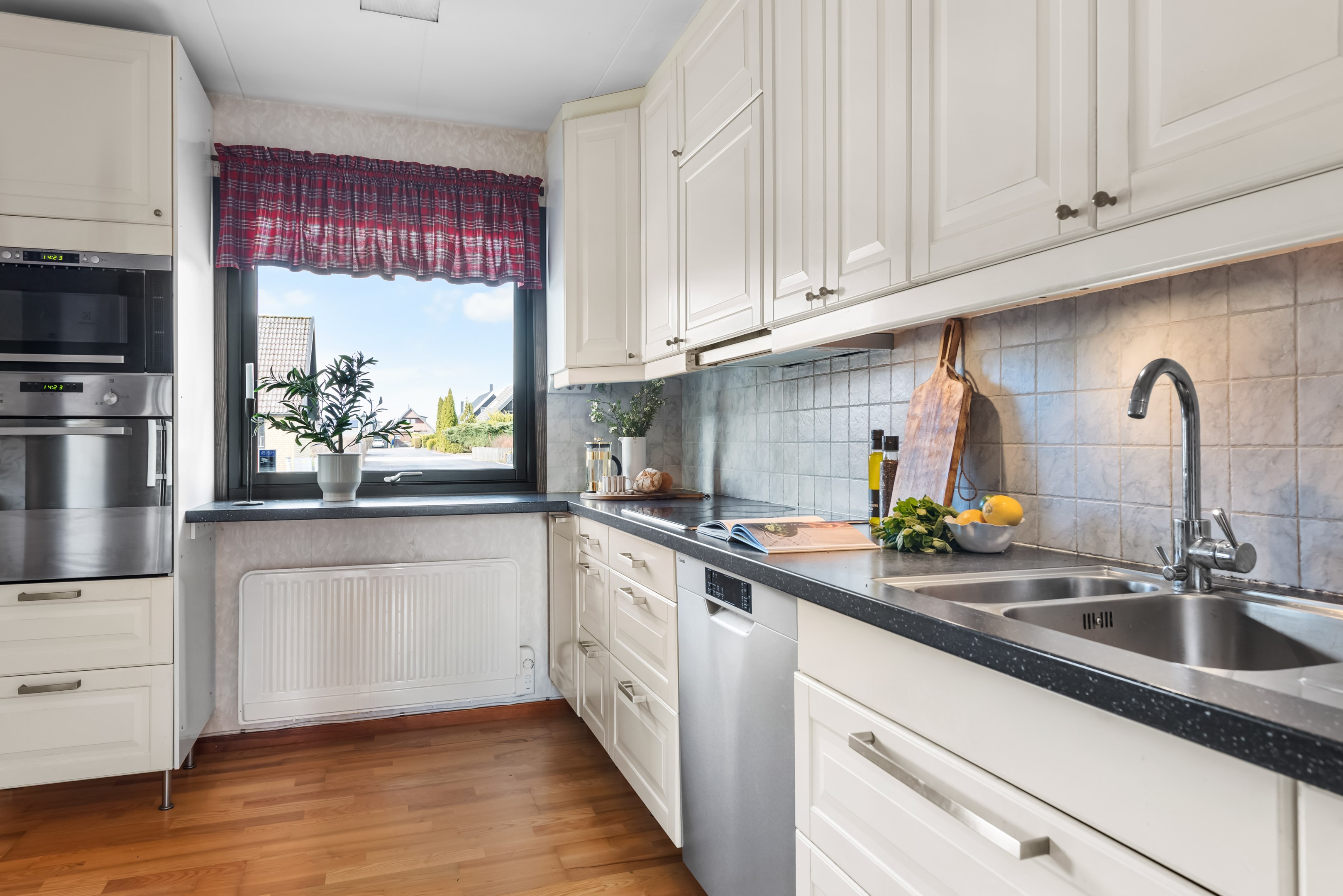 Köket har moderniserats med nytt Ikea kök