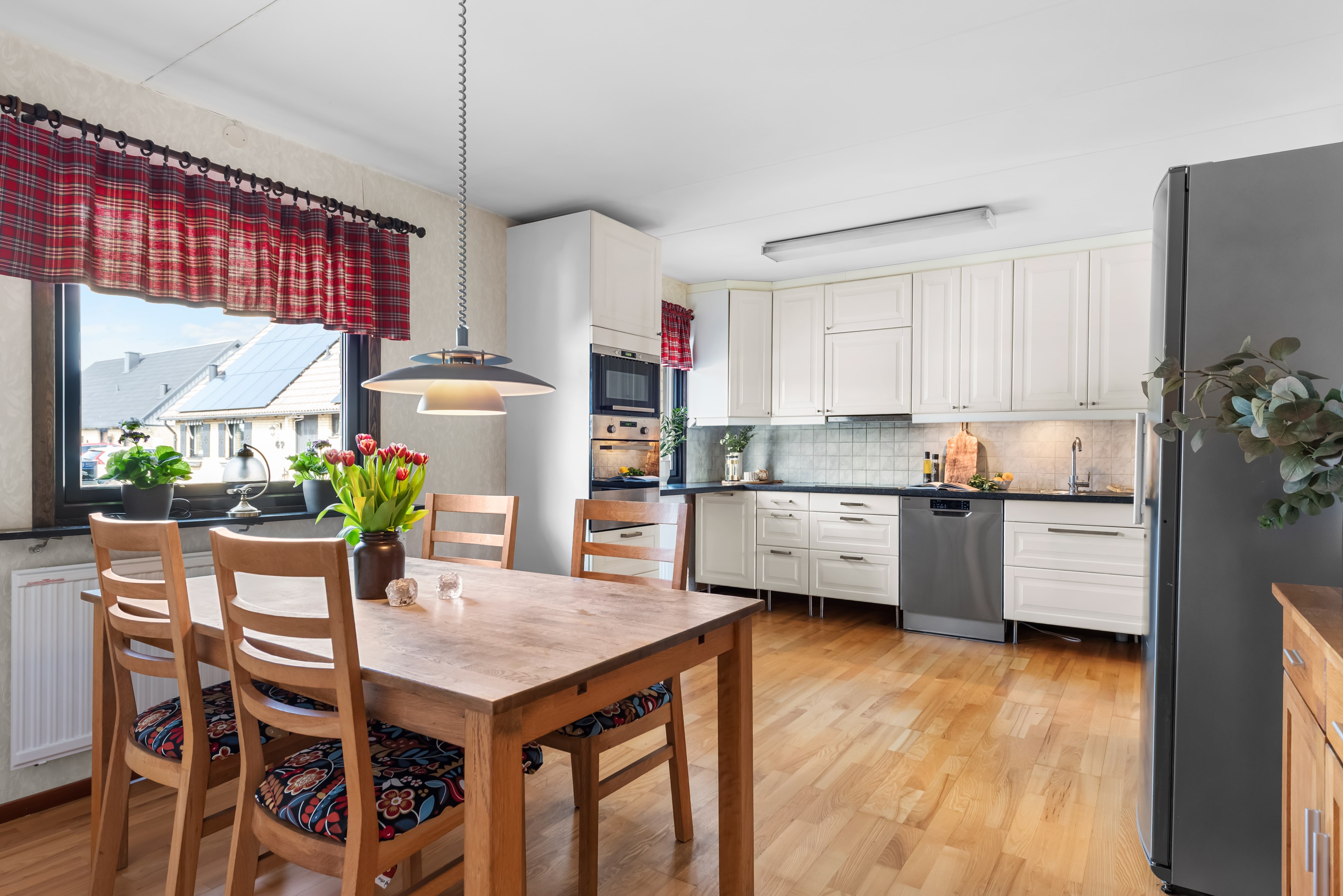 Det finns gott om plats i köket