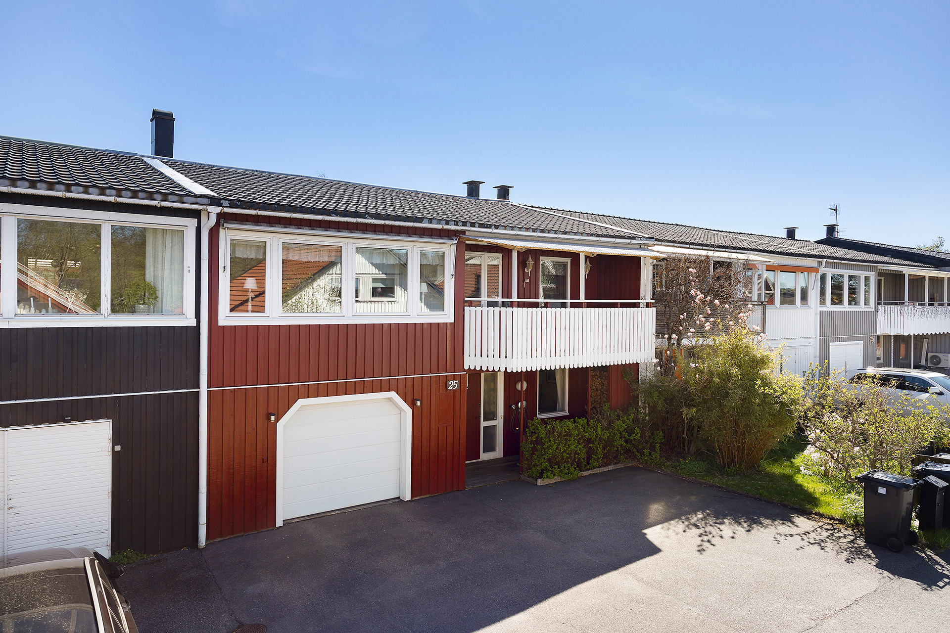 Plats för tre bilar