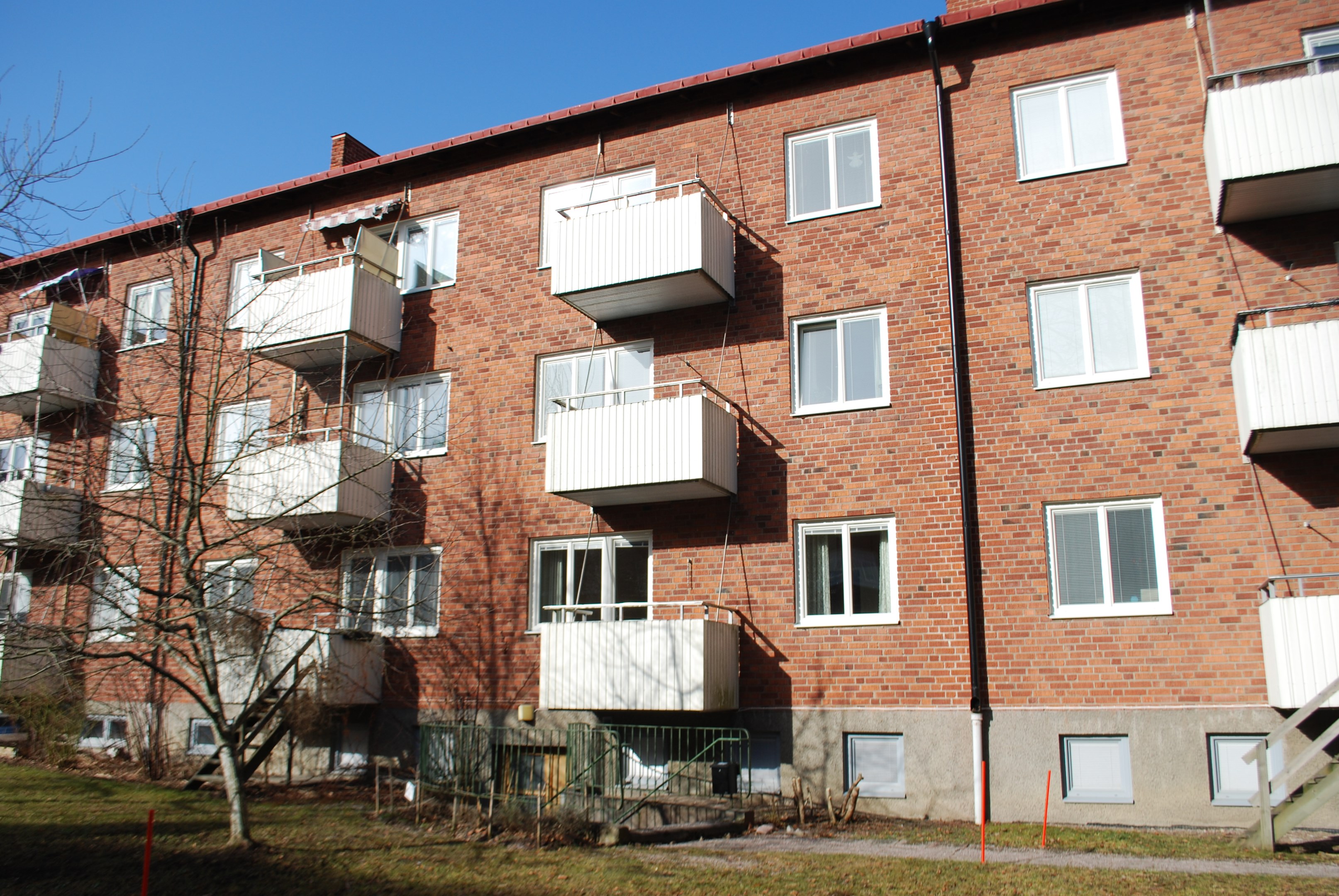 Balkong från gården