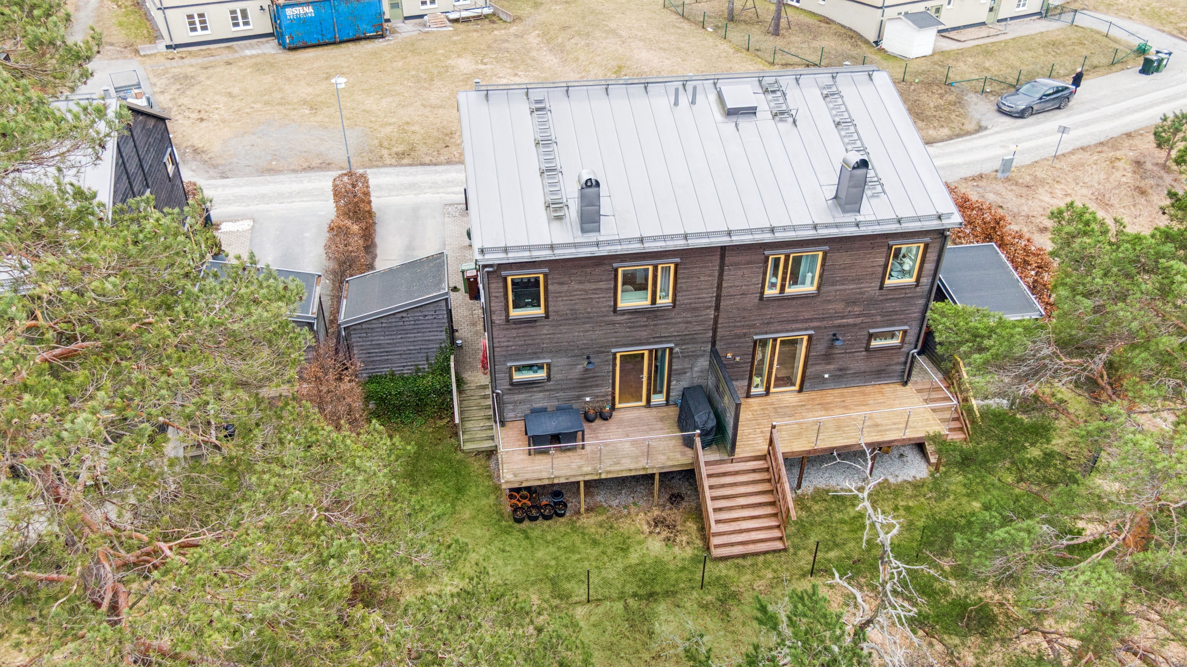 Fint inbäddat i grönska