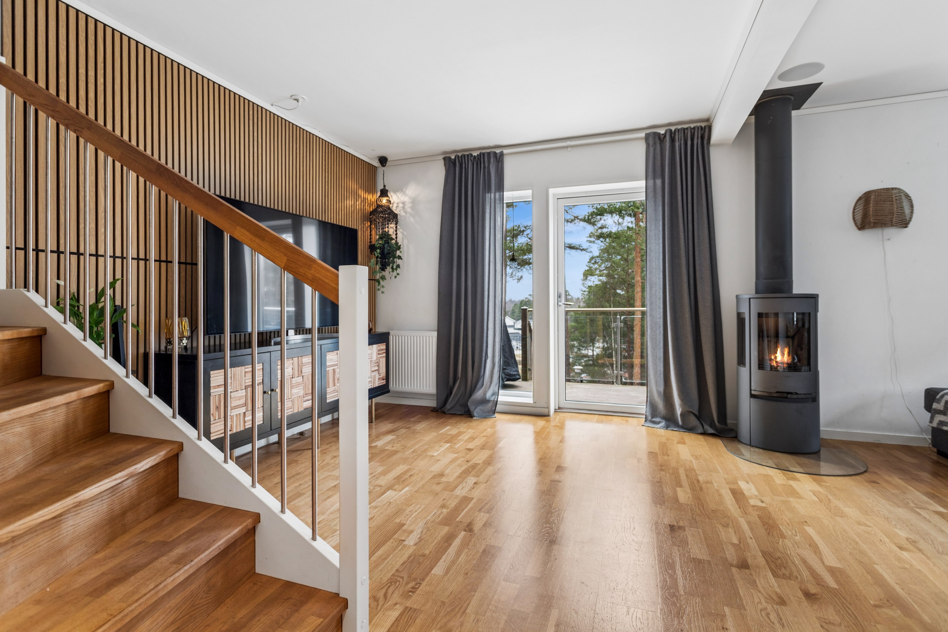 Utgång till uteplats från vardagsrummet