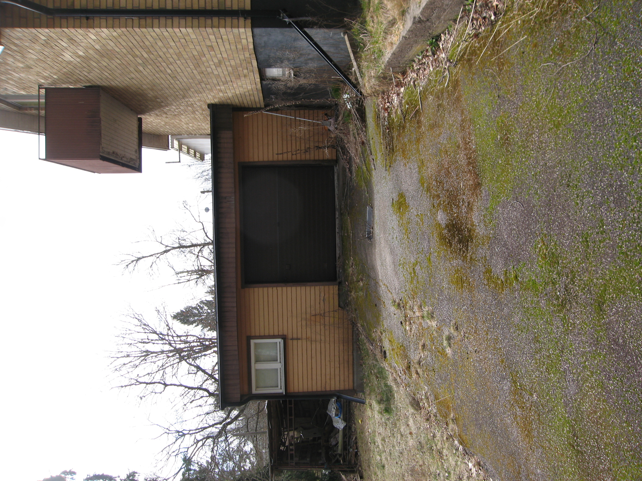 Vidbyggt garage