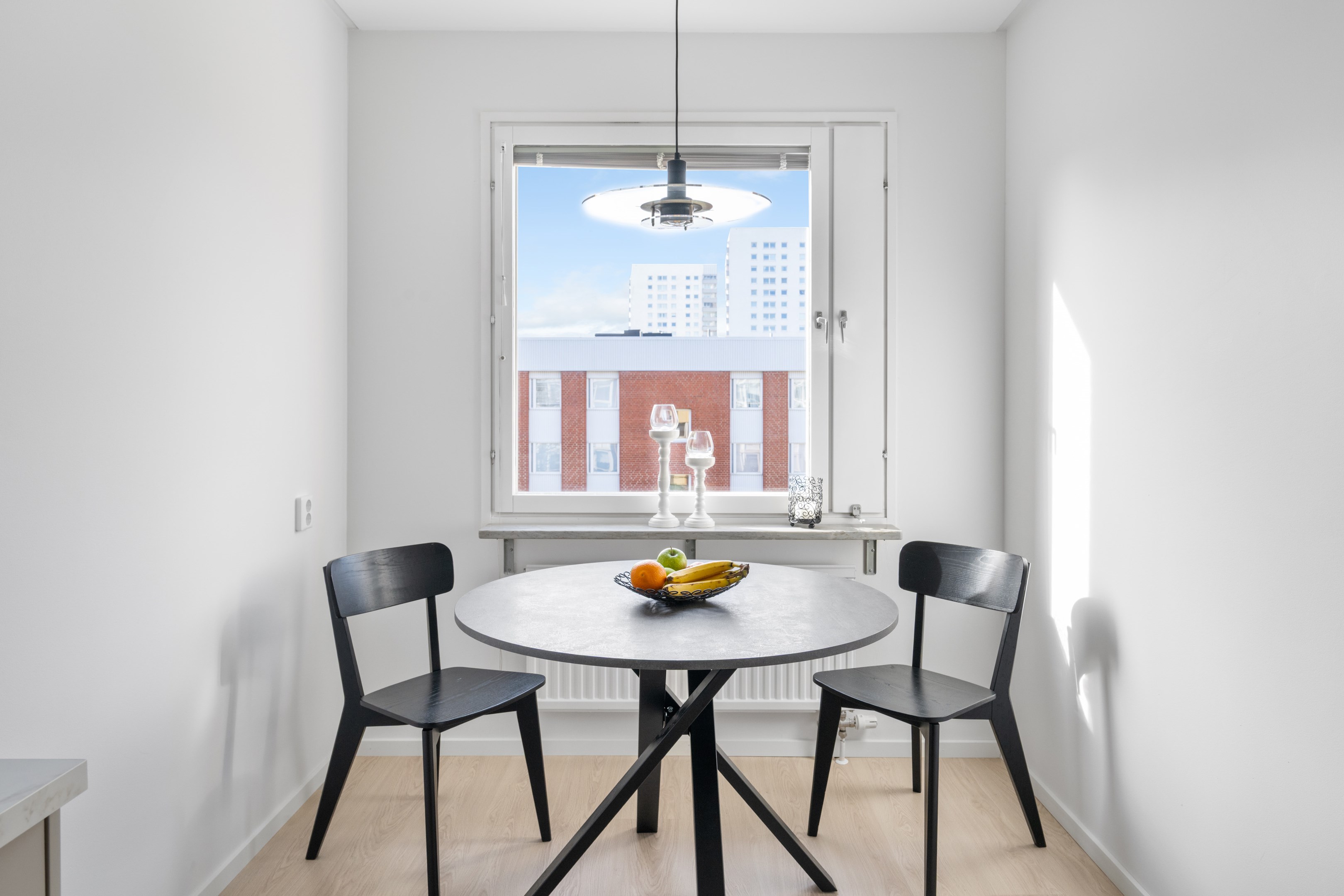 Rymlig matplats i köket