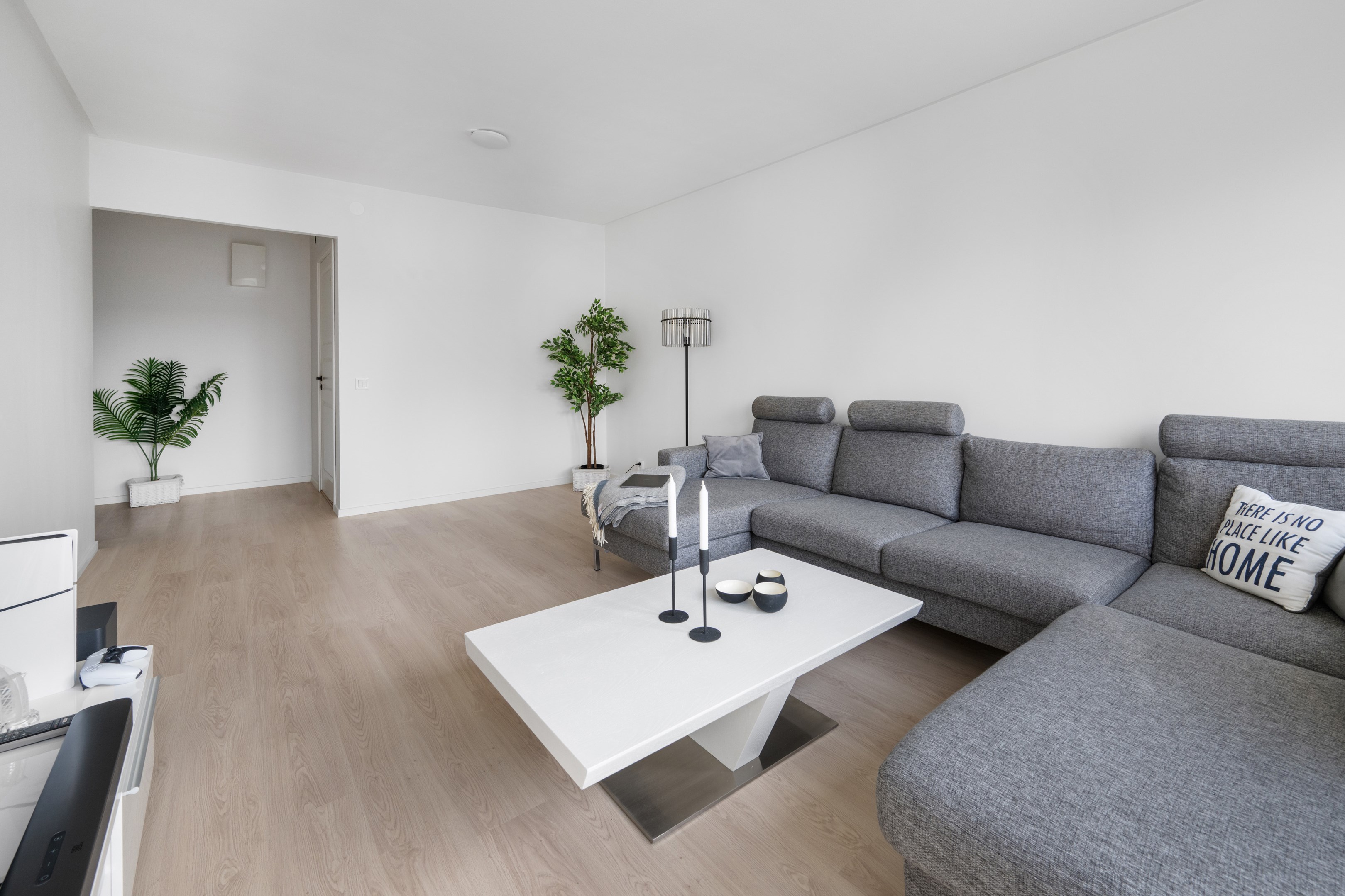 Vardagsrum mot hallen