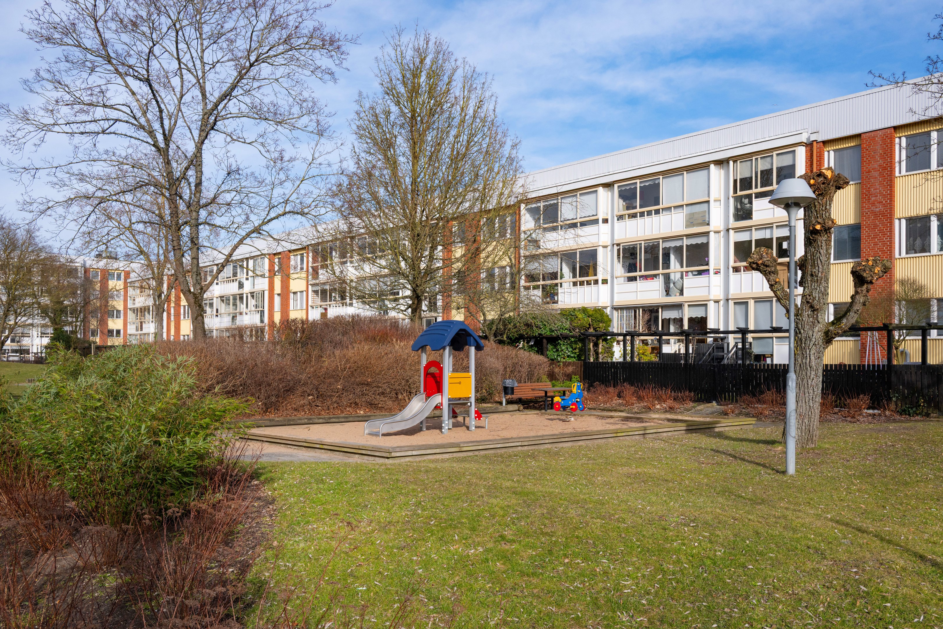 Lekplats på gården