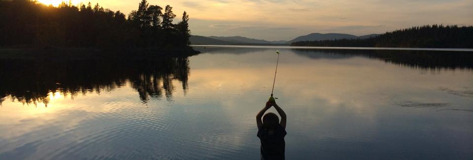 Båtar, fiskeutrustning..