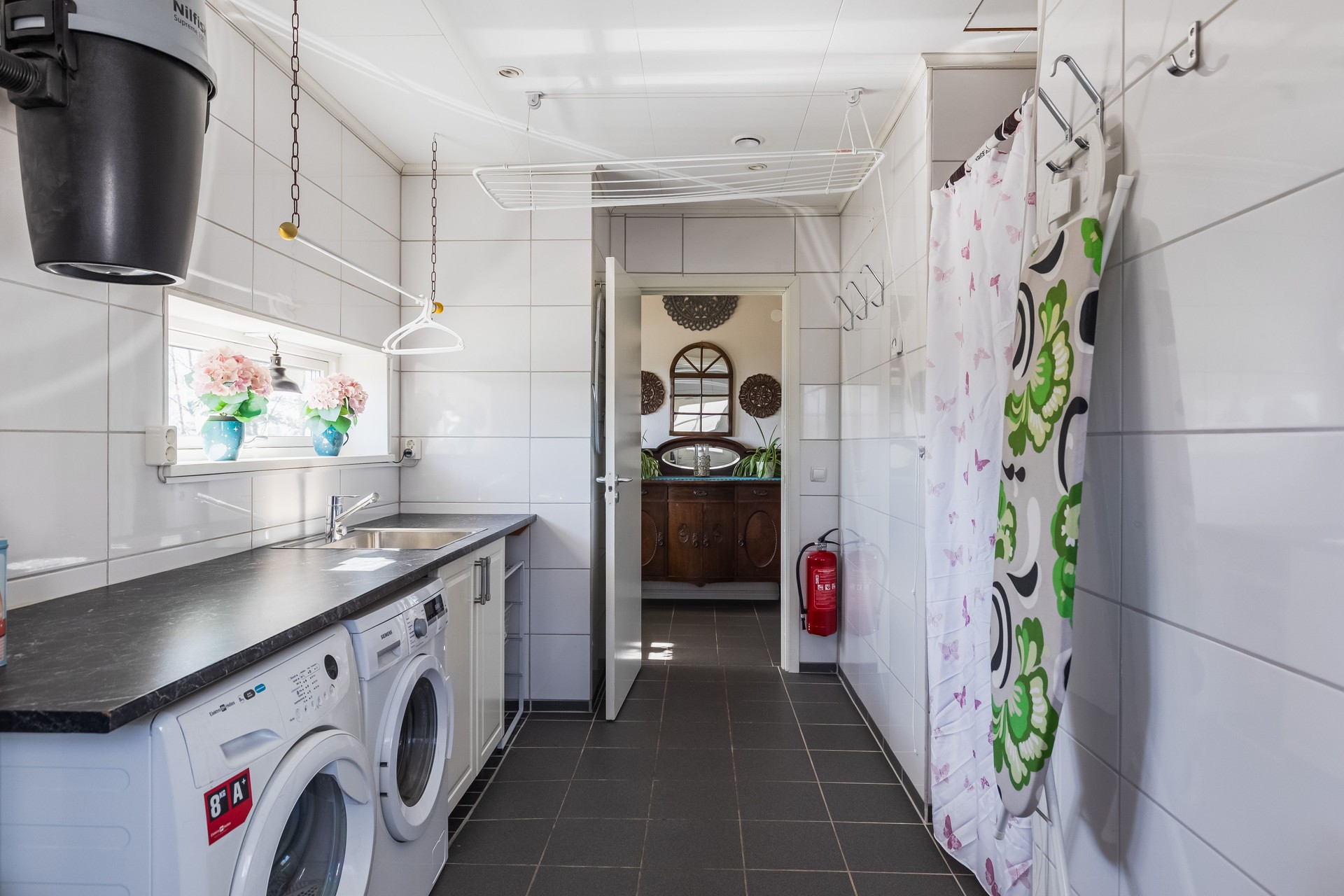 Groventré och tvättstuga