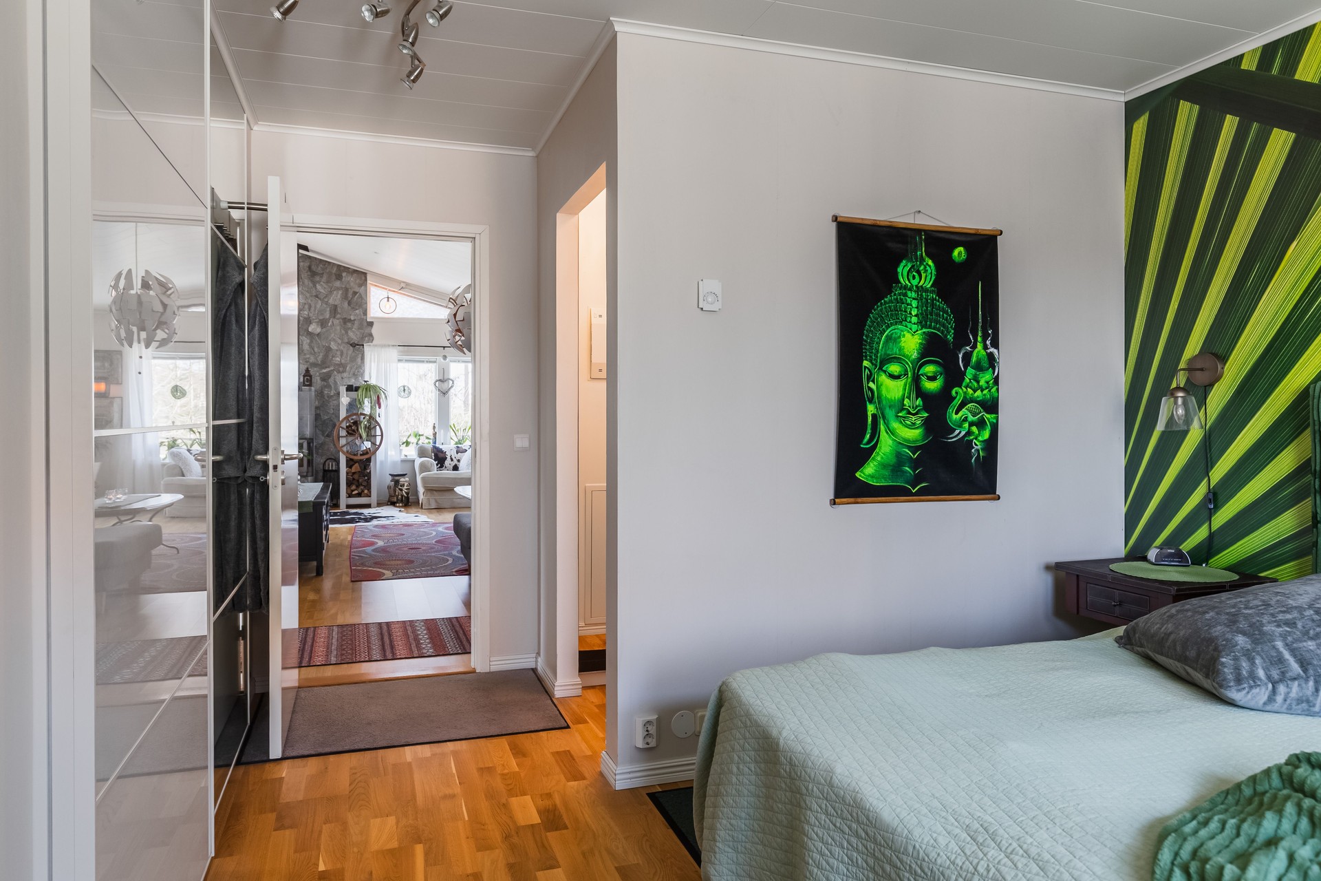 Sovrum med egen toalett