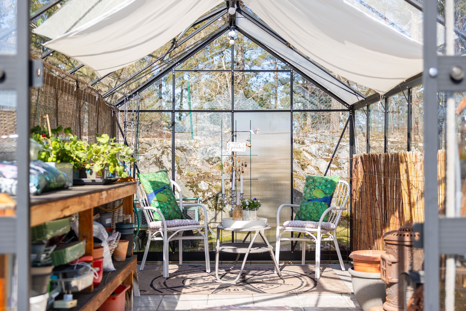 Jamen ett växthus att sitta i är mysigt