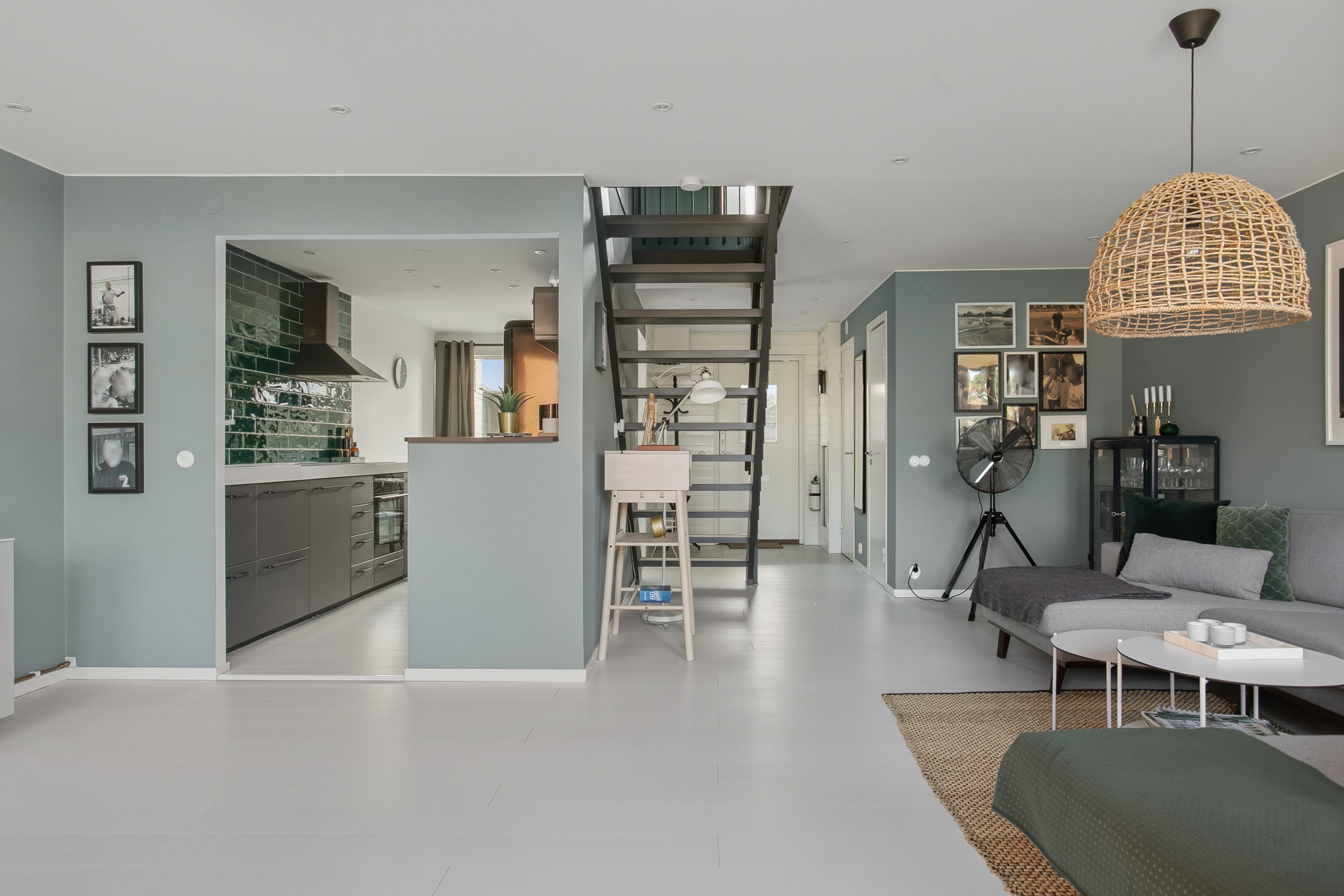 Kontakt med köket från vardagsrummet