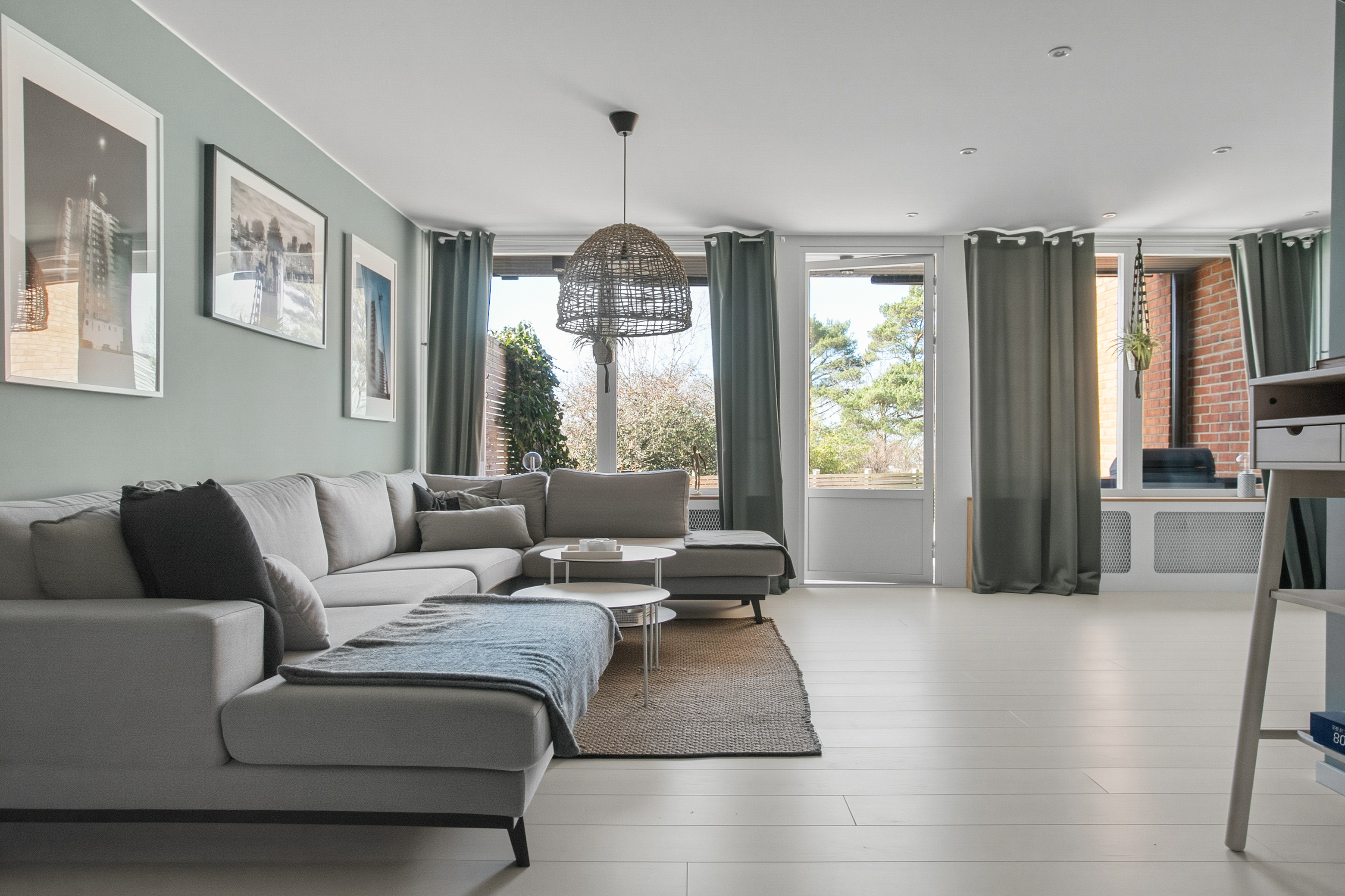 Utgång till uteplats från vardagsrummet