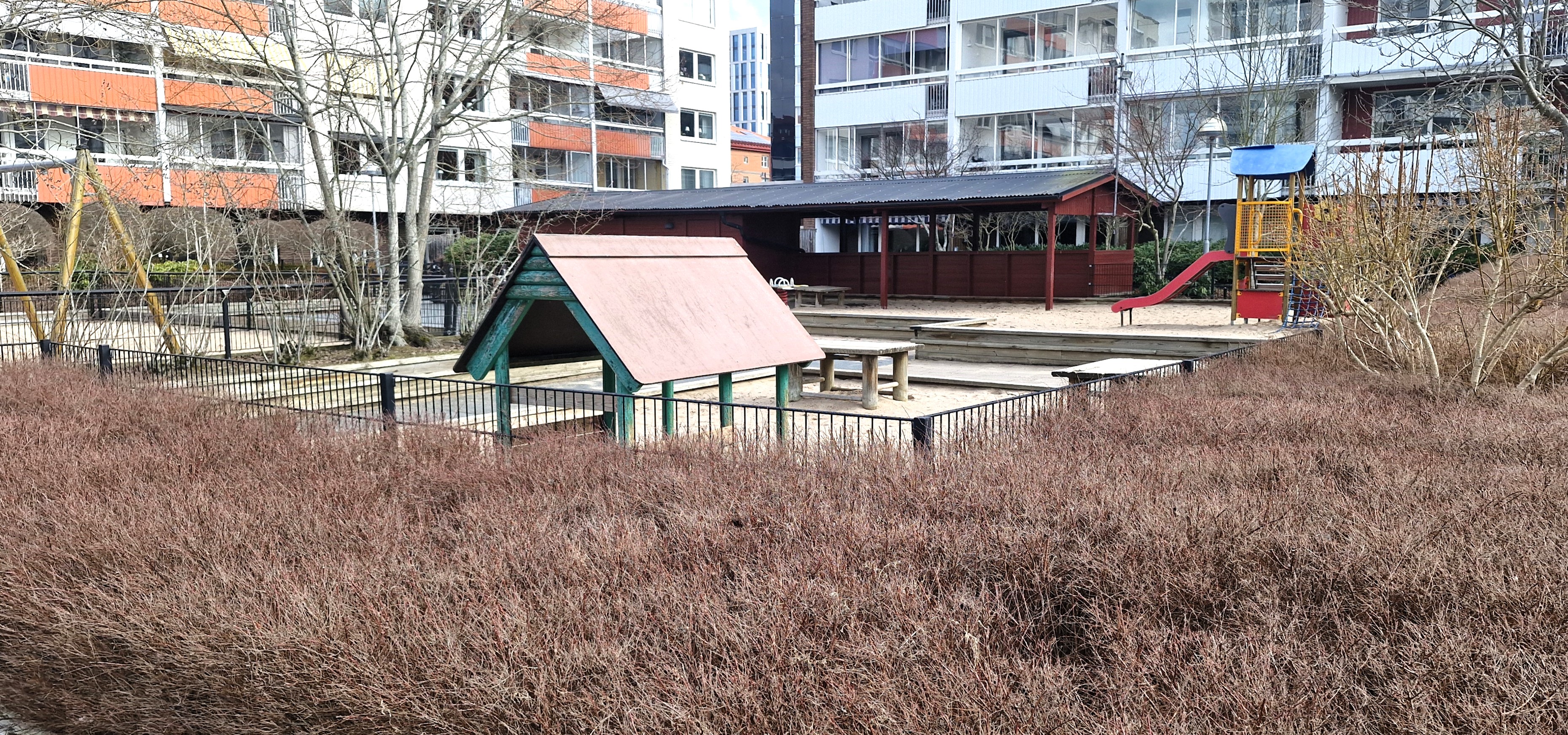 Lekplats på gården