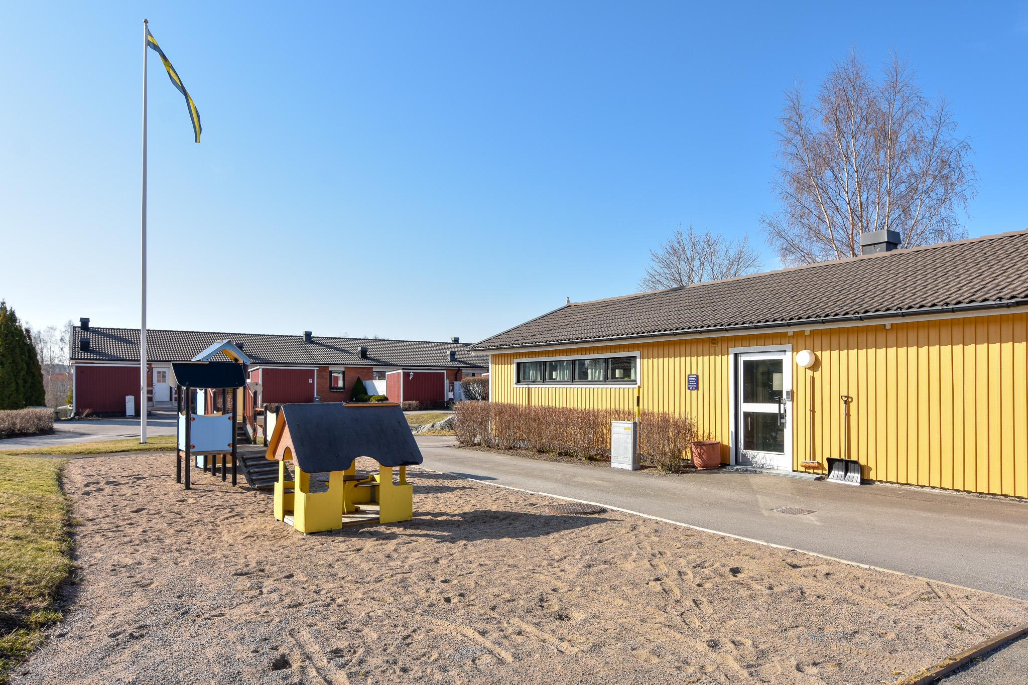 Lekplats och kvarterhus