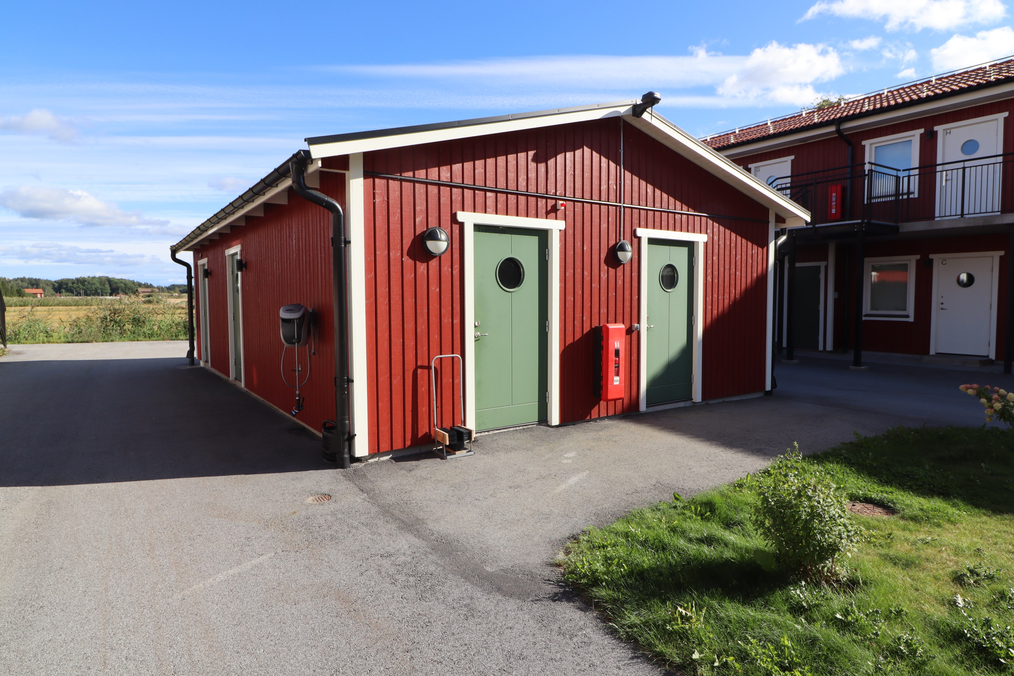 Tvättstuga och förrådshus