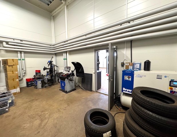 Förråd/lager/däckmaskiner