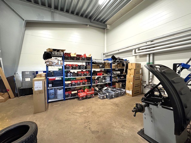 Förråd/lager/däckmaskiner