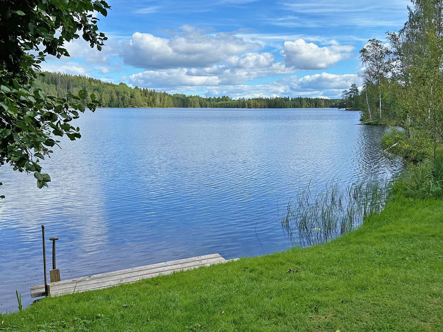 Badplats vid vackra sjön Fraggen.