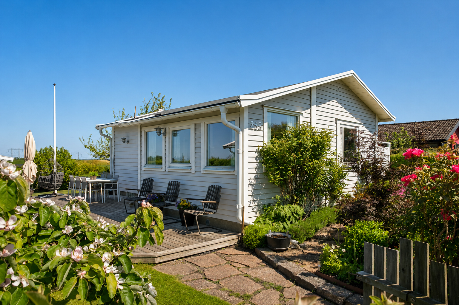 Välkommen till en idyll på Dahliagången 255!