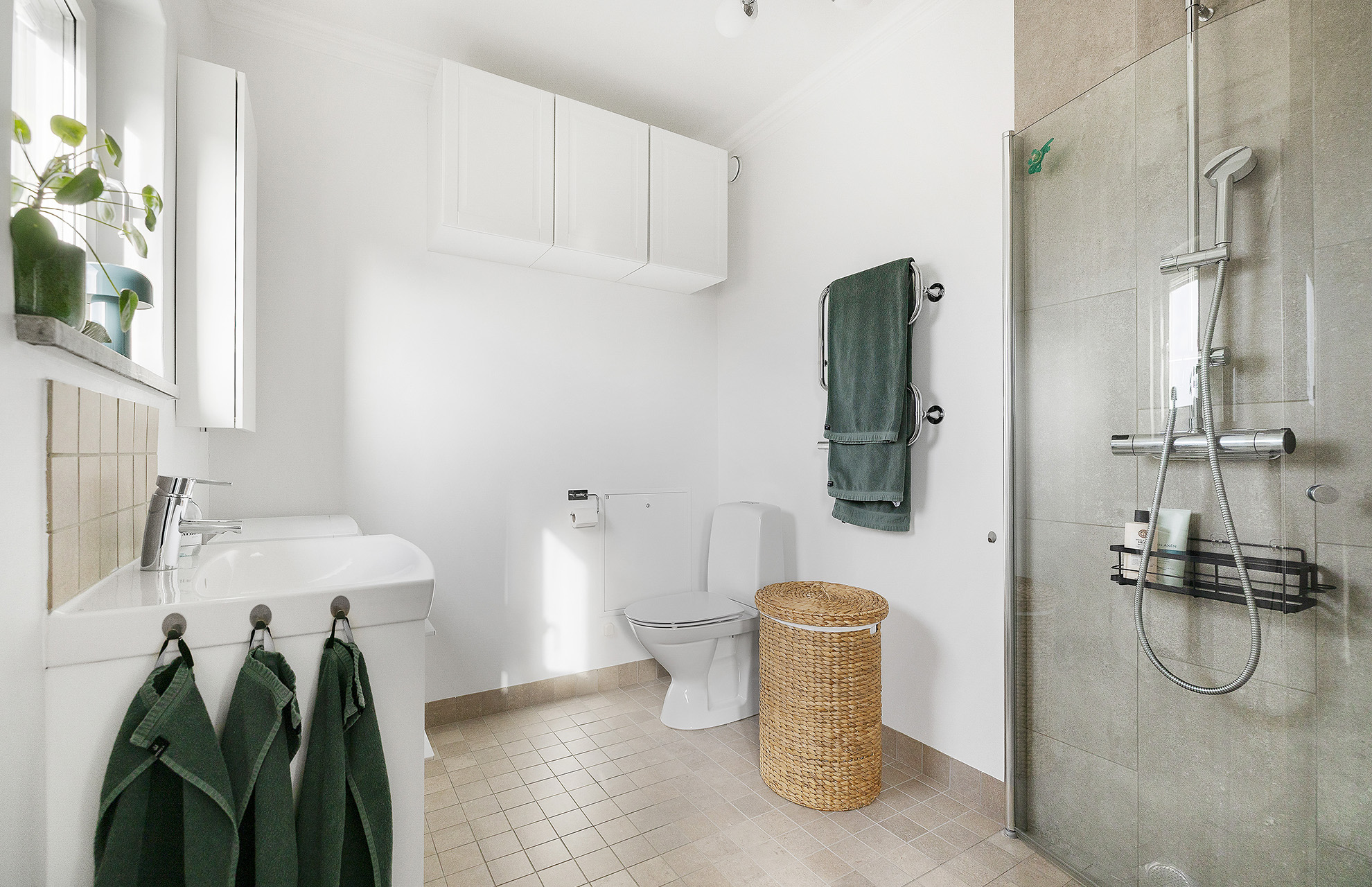 Bostadsbild från Isjaktsgränd 31, Till salu i Västertorp, Stockholm