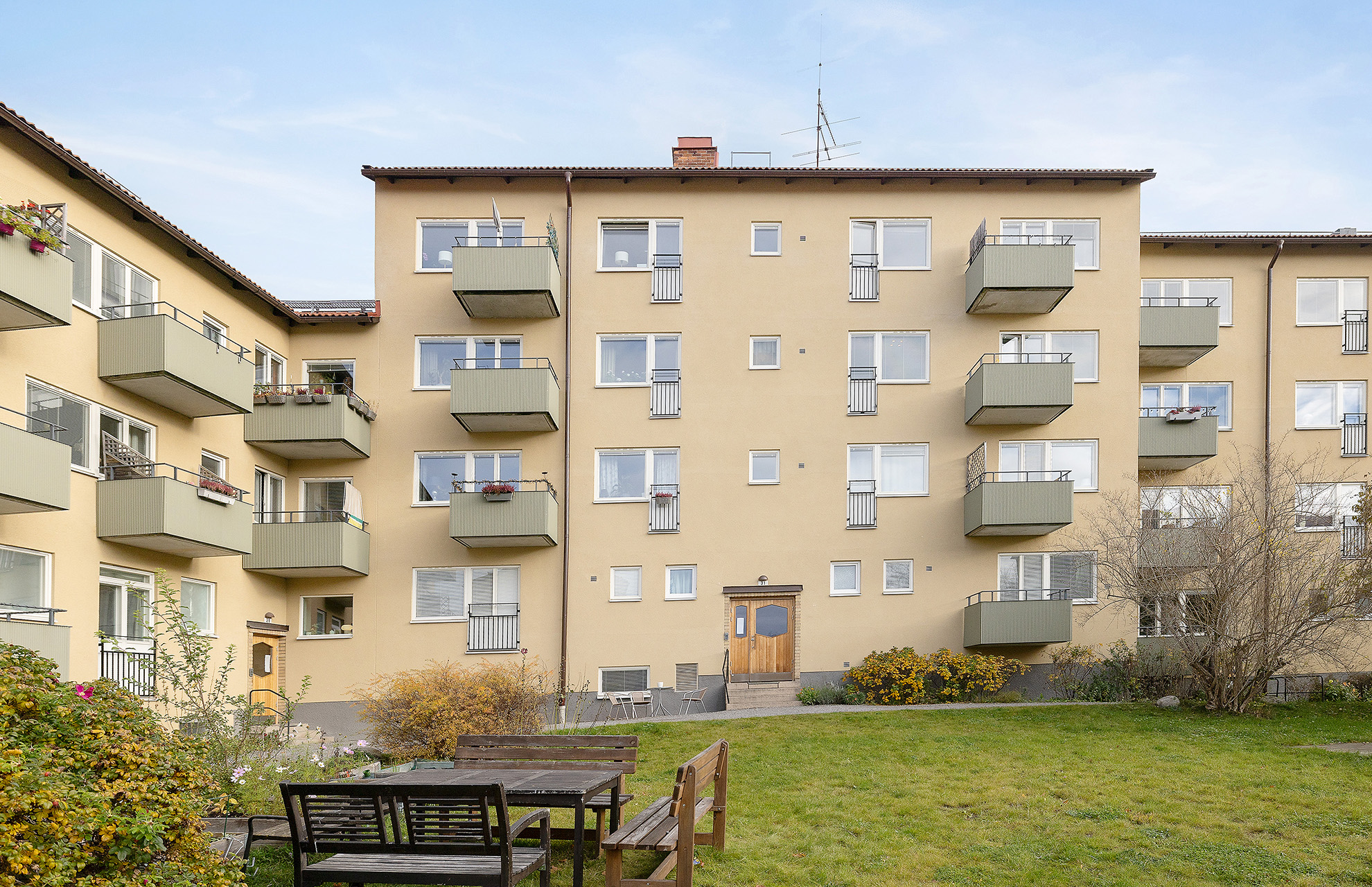 Bostadsbild från Isjaktsgränd 31, Till salu i Västertorp, Stockholm