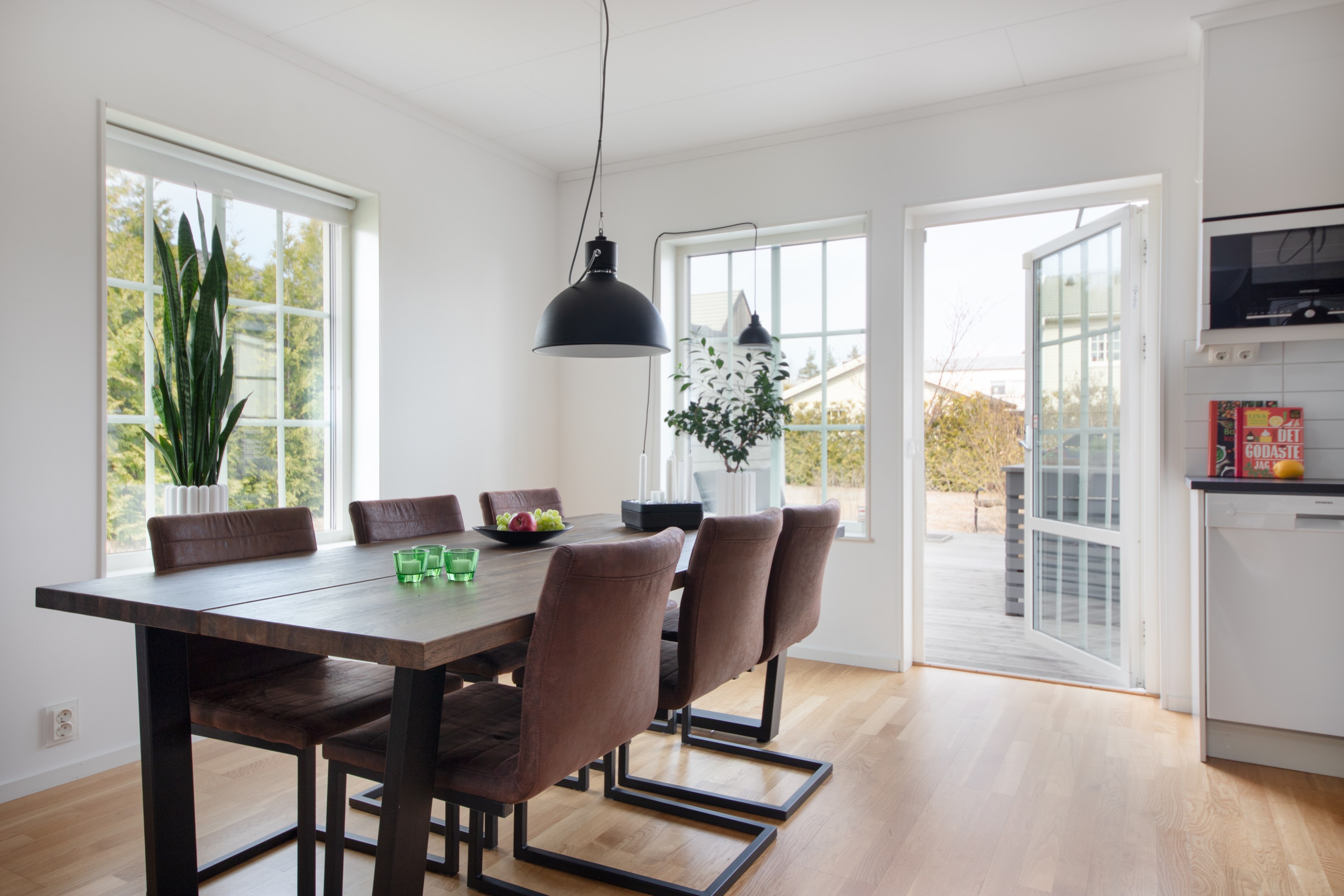 Matplats med utgång till baksida