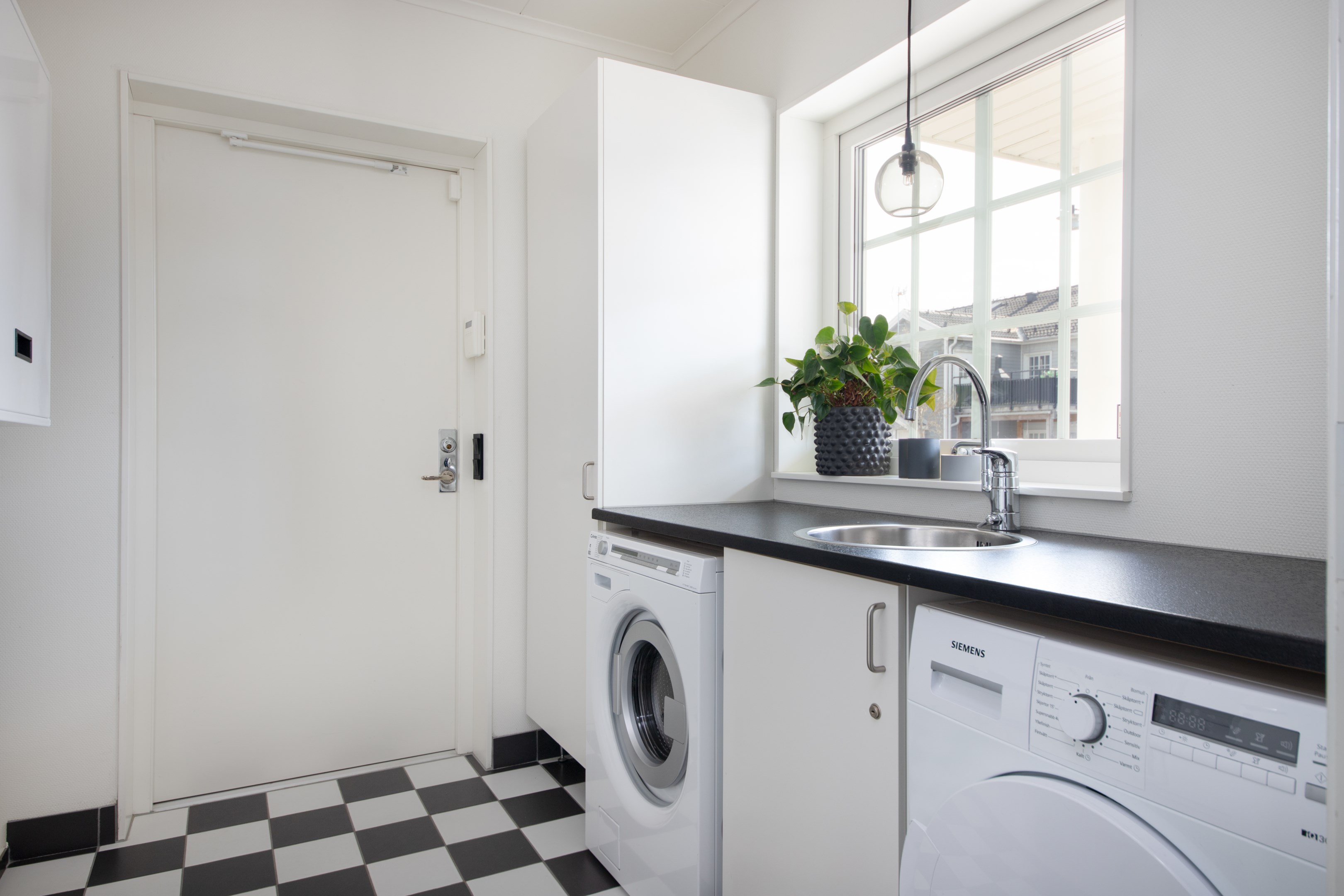 Groventré och tvättstuga