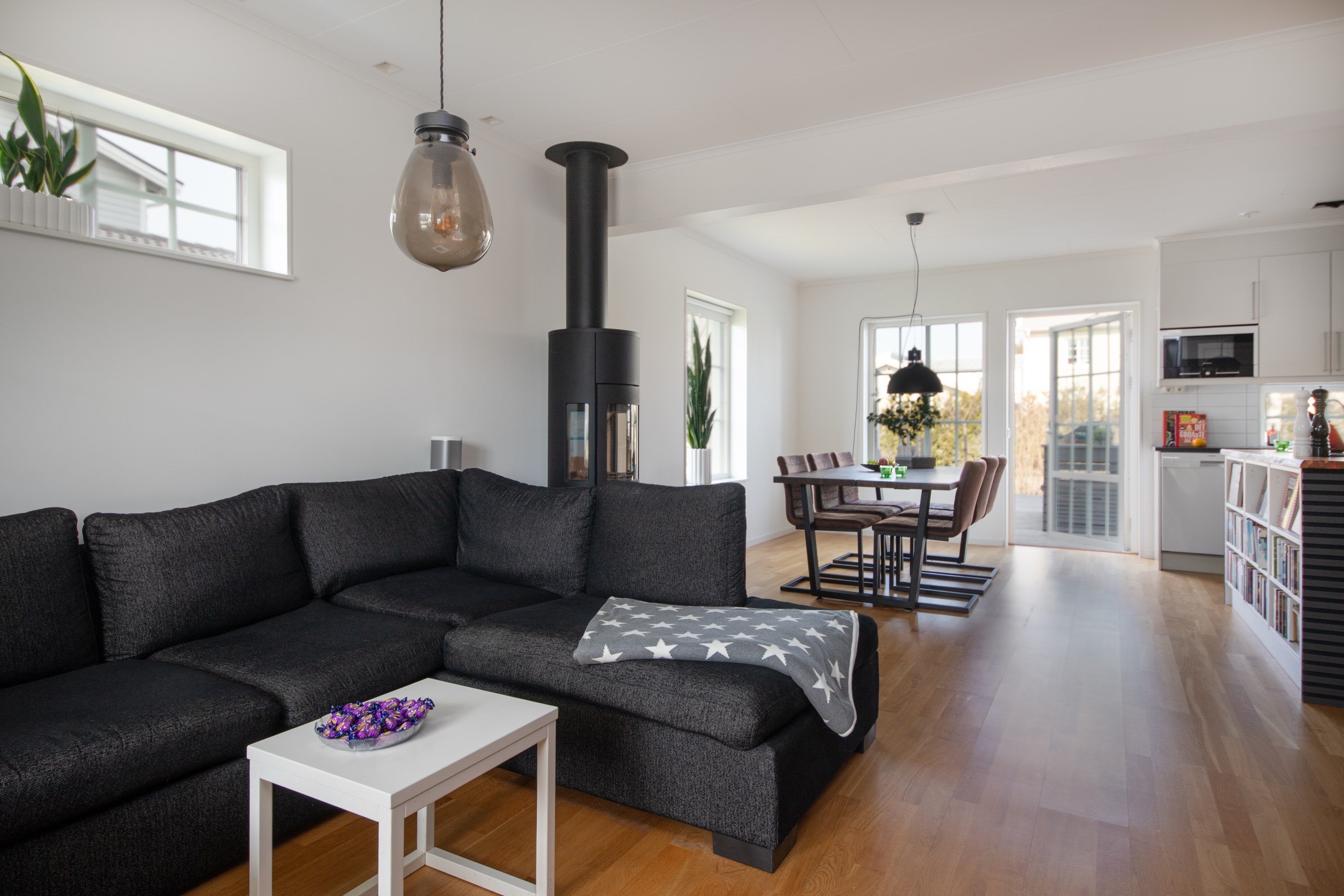 Vardagsrumsdel och kamin