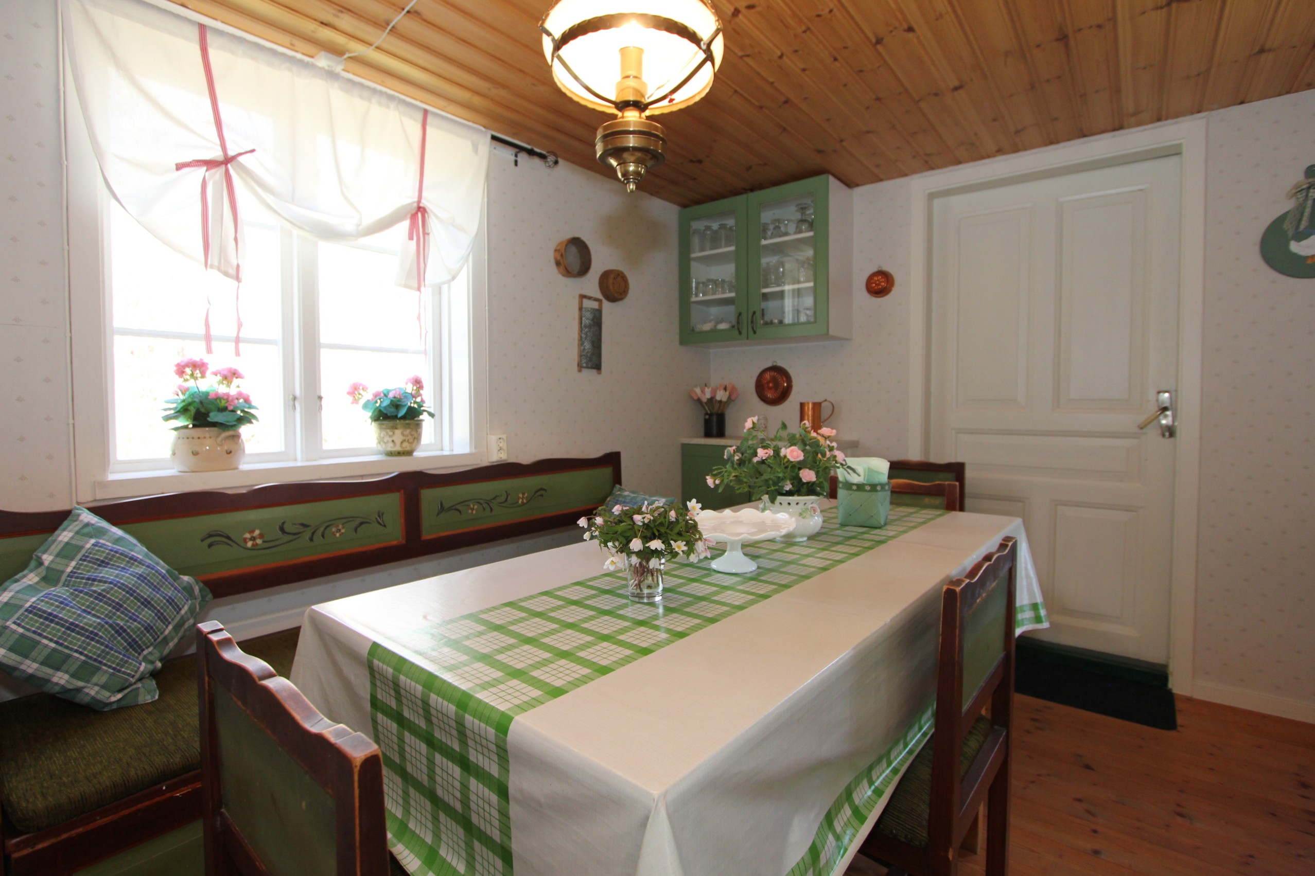 Gott om plats vid matbordet
