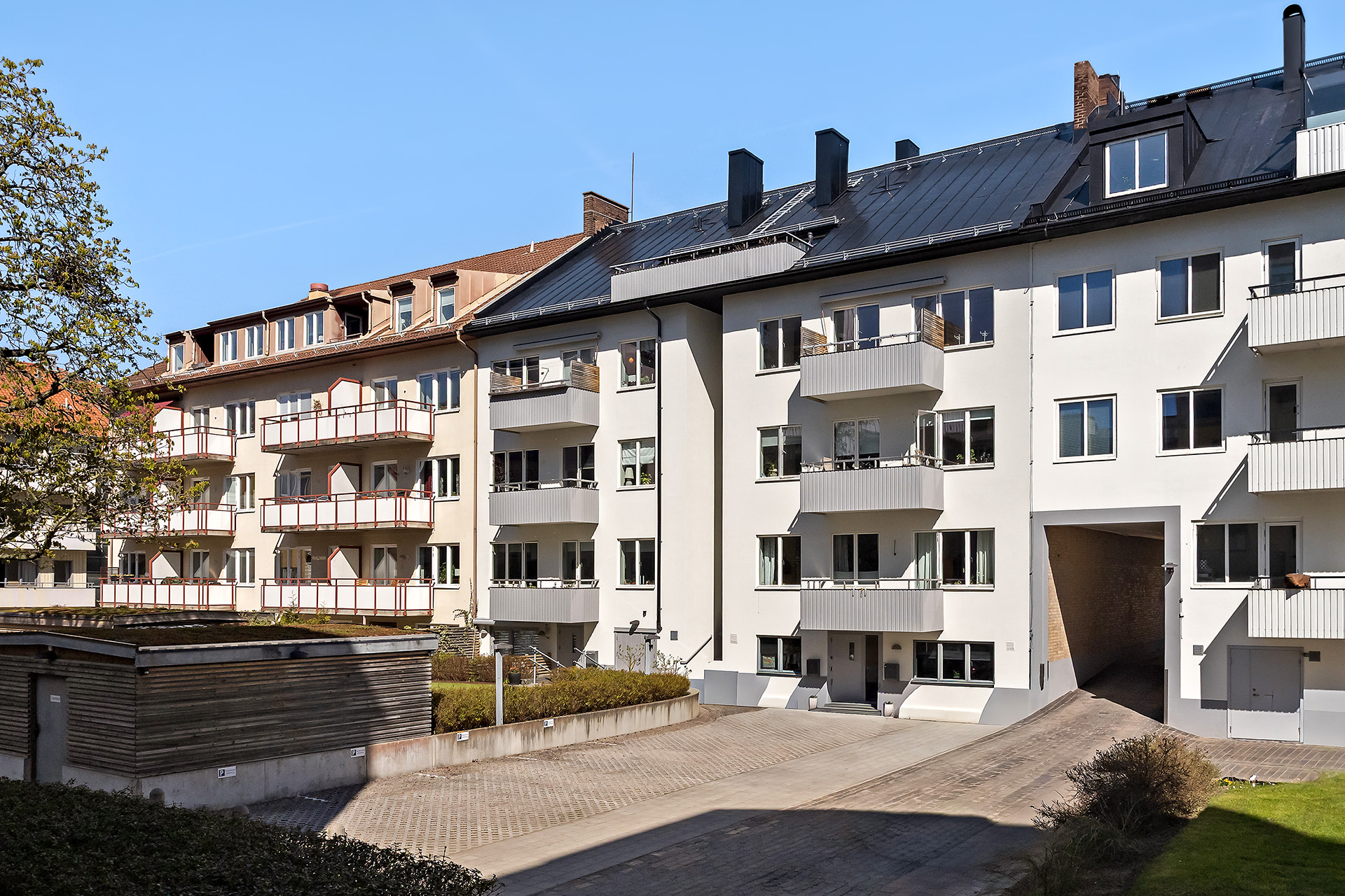 Husets innergård med balkong på din våning