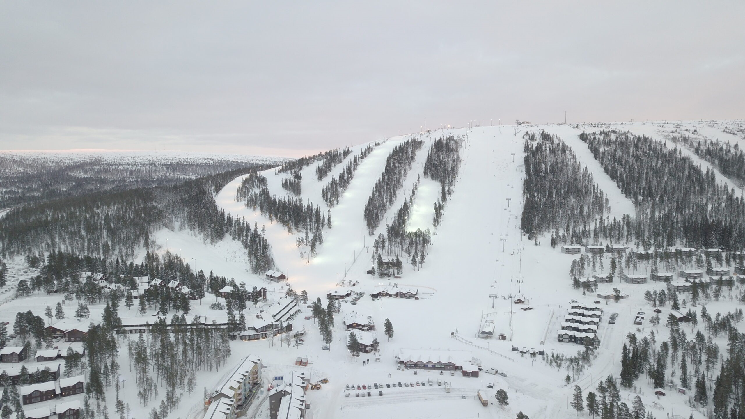 Fjällstuga i snörikt område