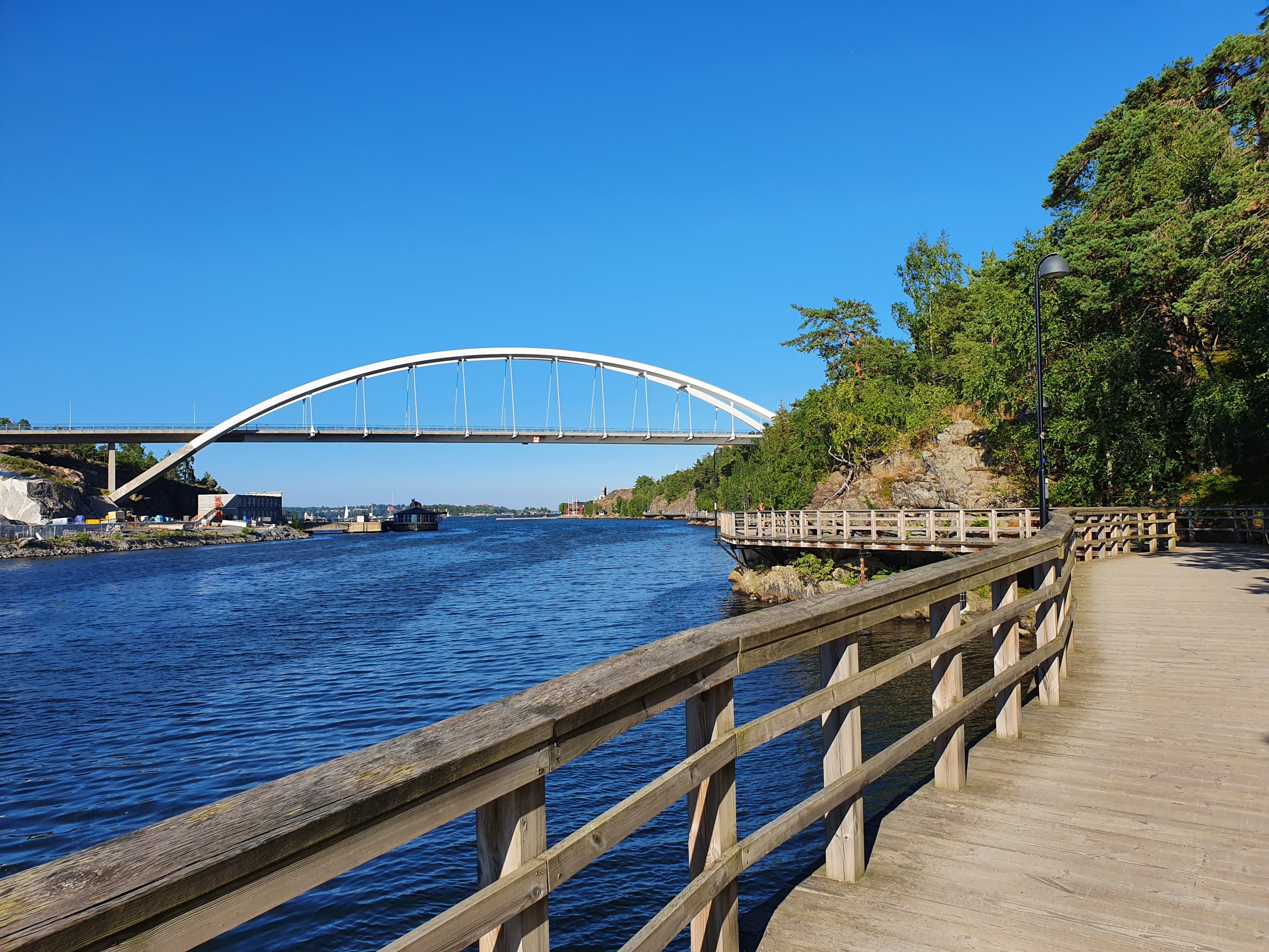 Bro Nacka Forum, promenad Svindersviks - Nacka strand