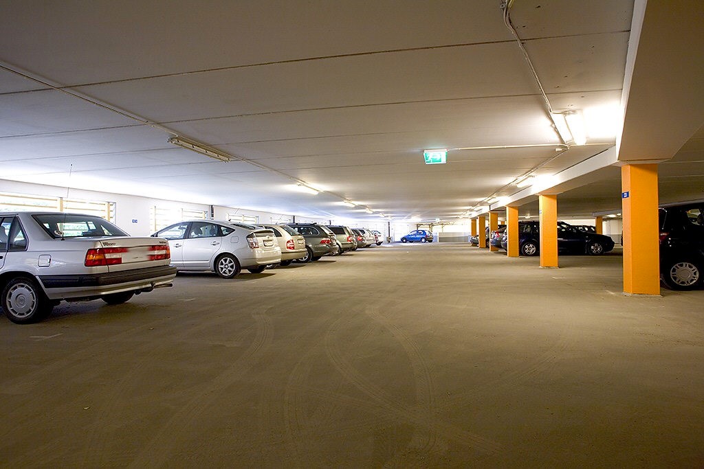 P-plats ca. 427 kr/mån, garage ca. 996 kr/mån & garage ca. 1 526 kr/mån