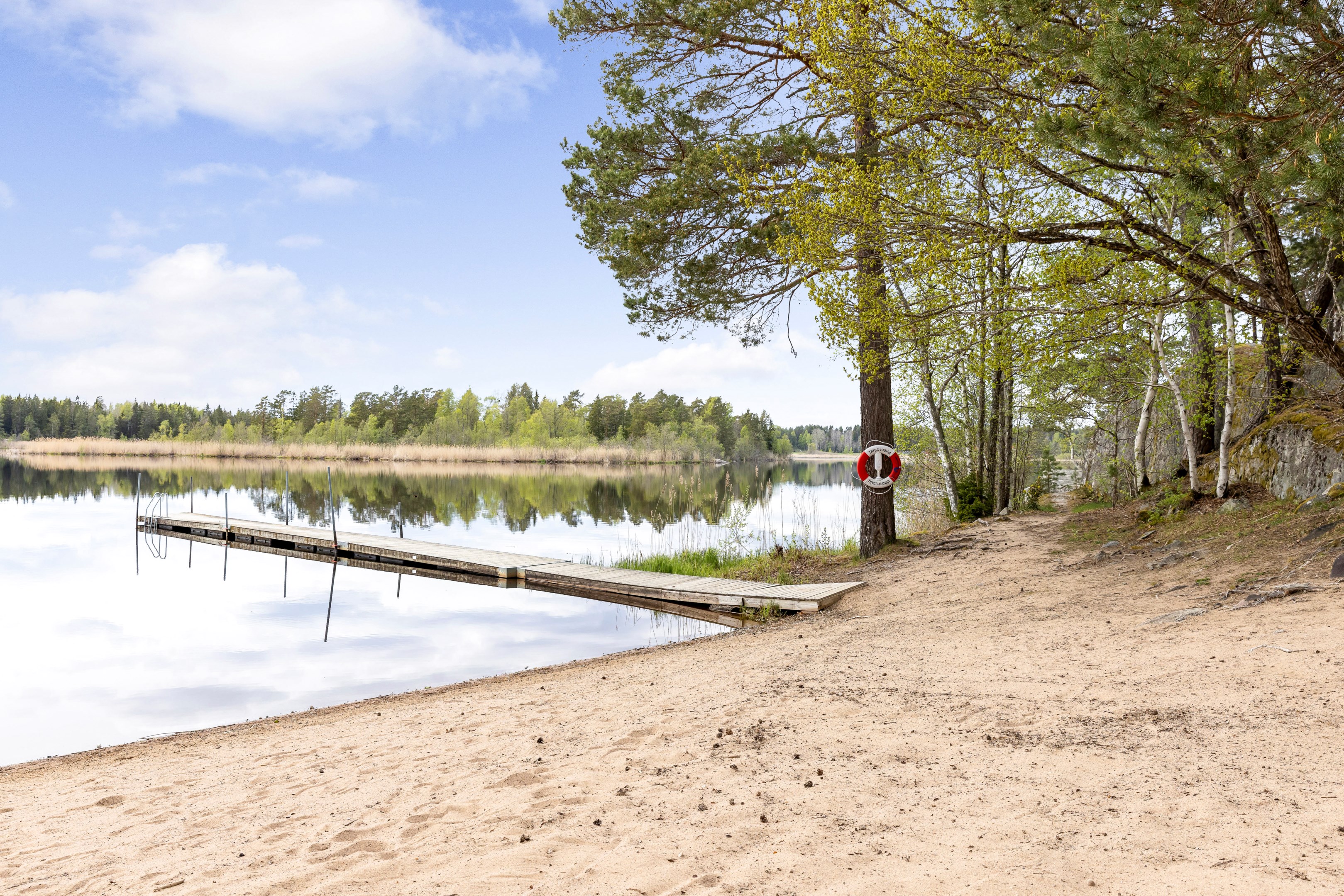 Bostadsbild från Strandsjövägen 40, Till salu i Järlåsa, Uppsala