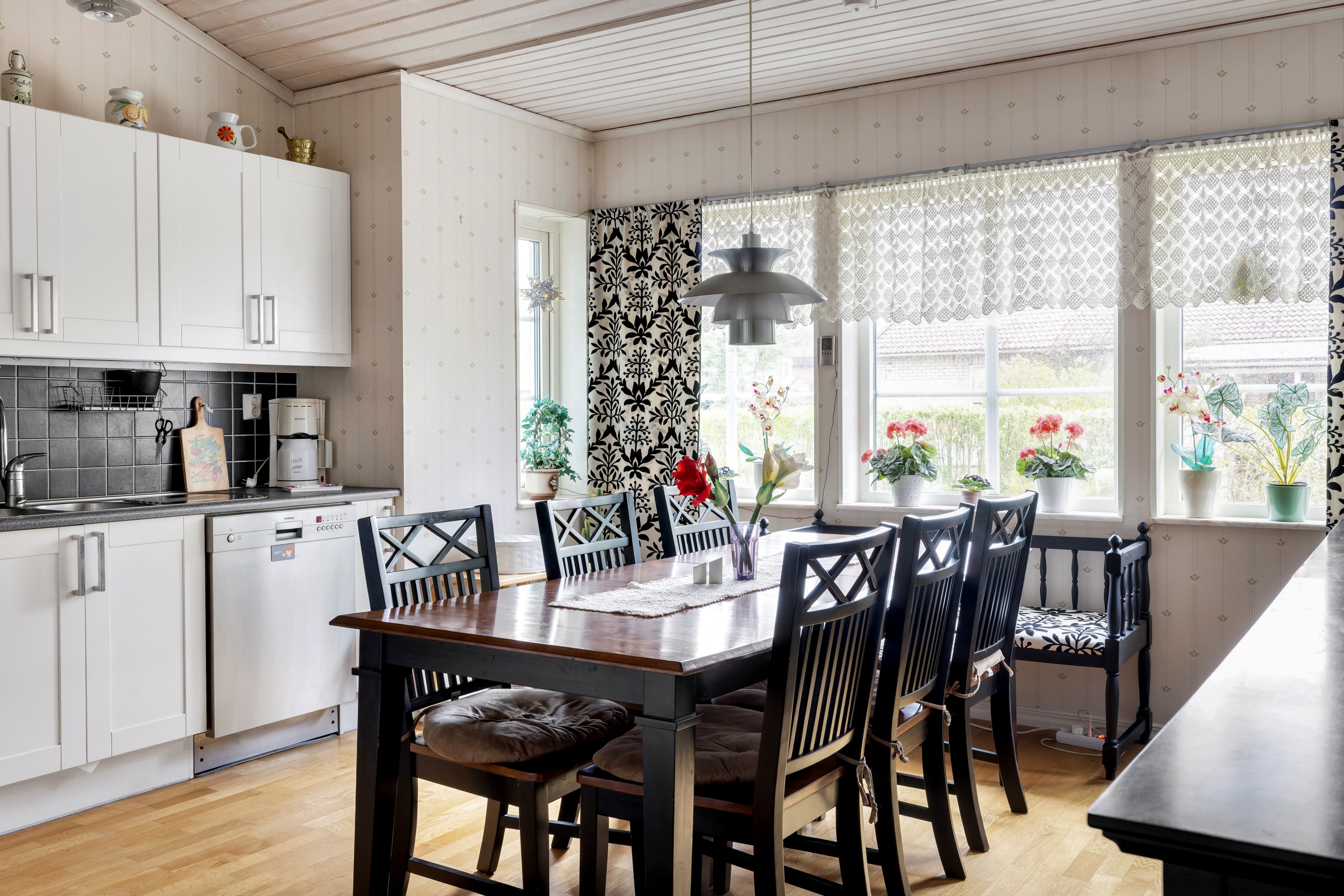 Bostadsbild från Badvägen 2, Till salu i Morgongåva, Heby