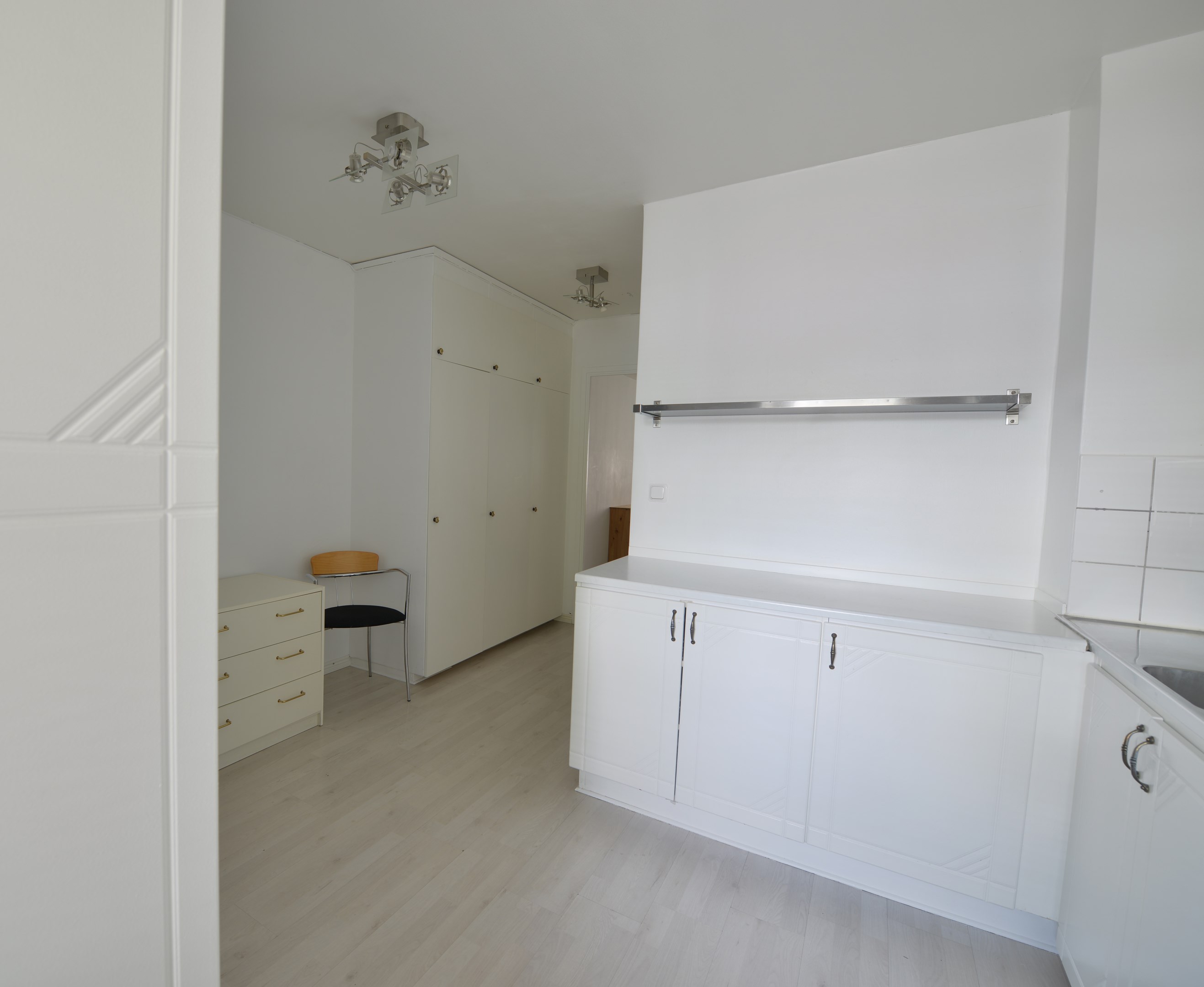 Del av kök och inre hall