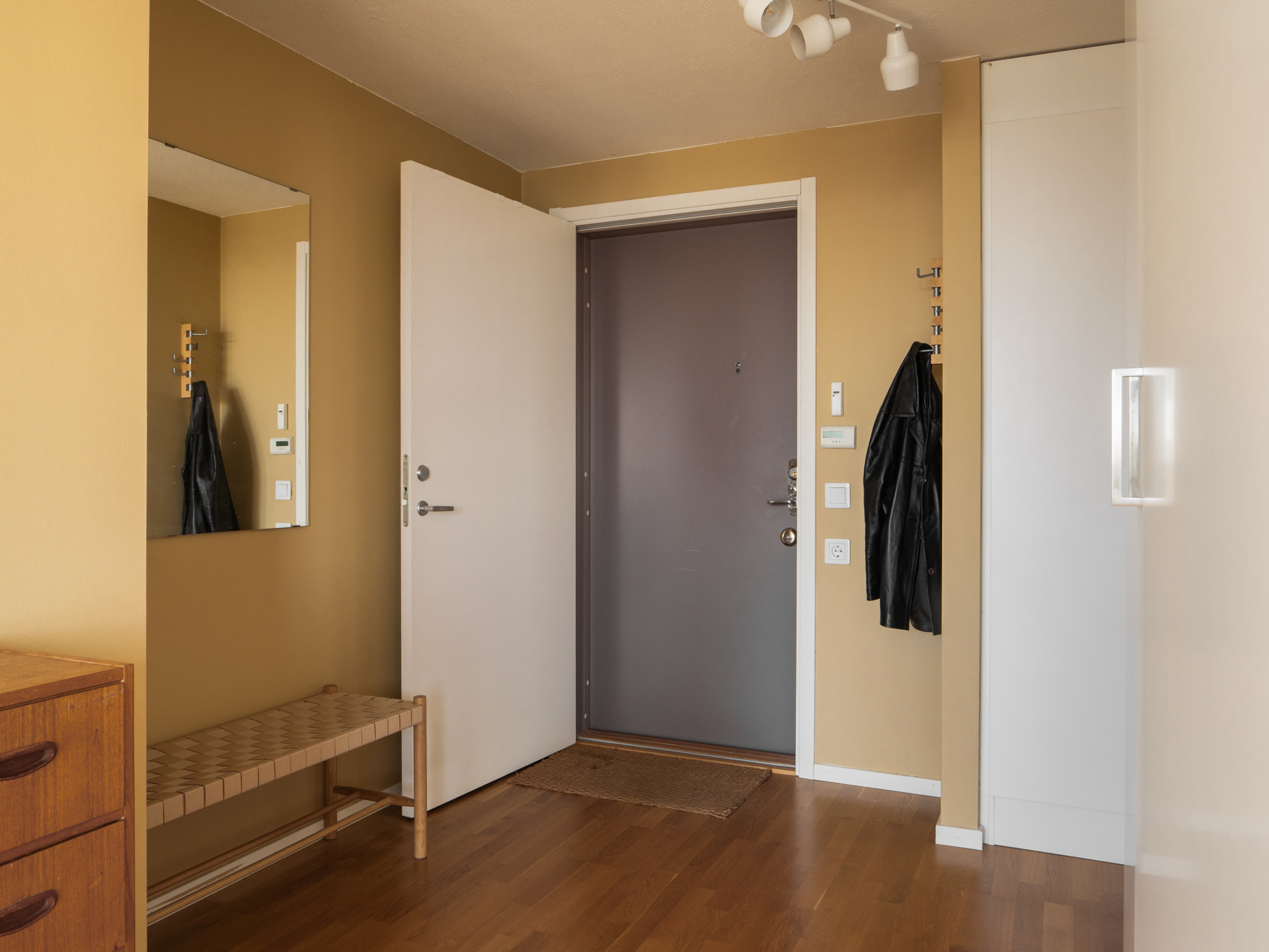 Bostadsbild från Östersundsgatan 7, Till salu i Råcksta, Stockholm