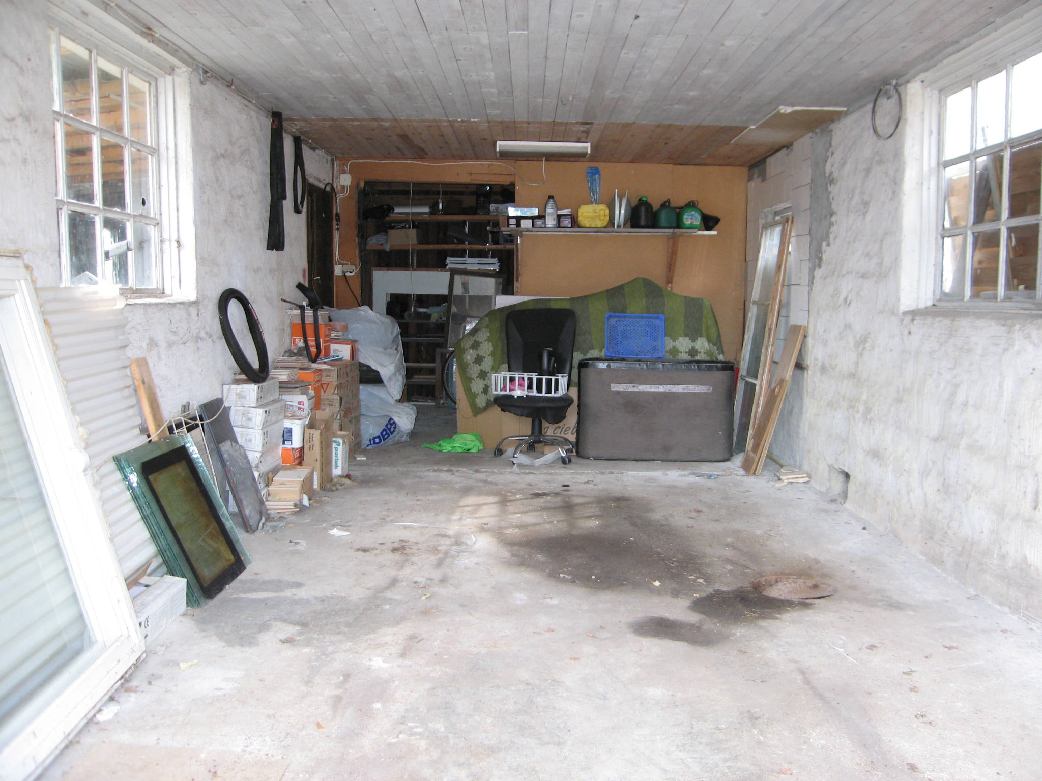 1 - bils garage med förråd
