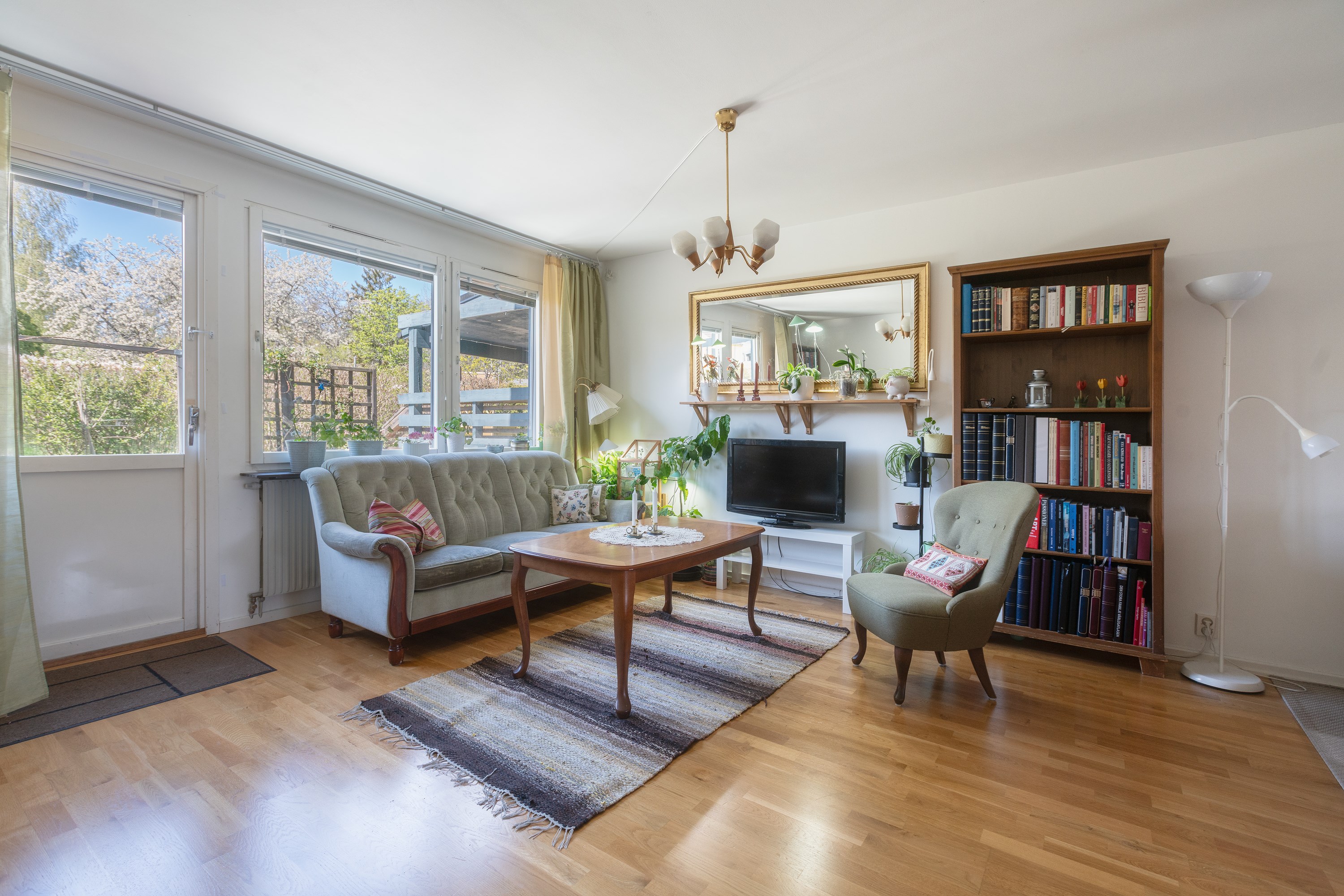 Bostadsbild från Önnemovägen 43, Till salu i Tullinge Gård, Botkyrka