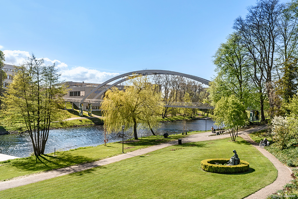Närliggande Vita Räck och Tullportsbron