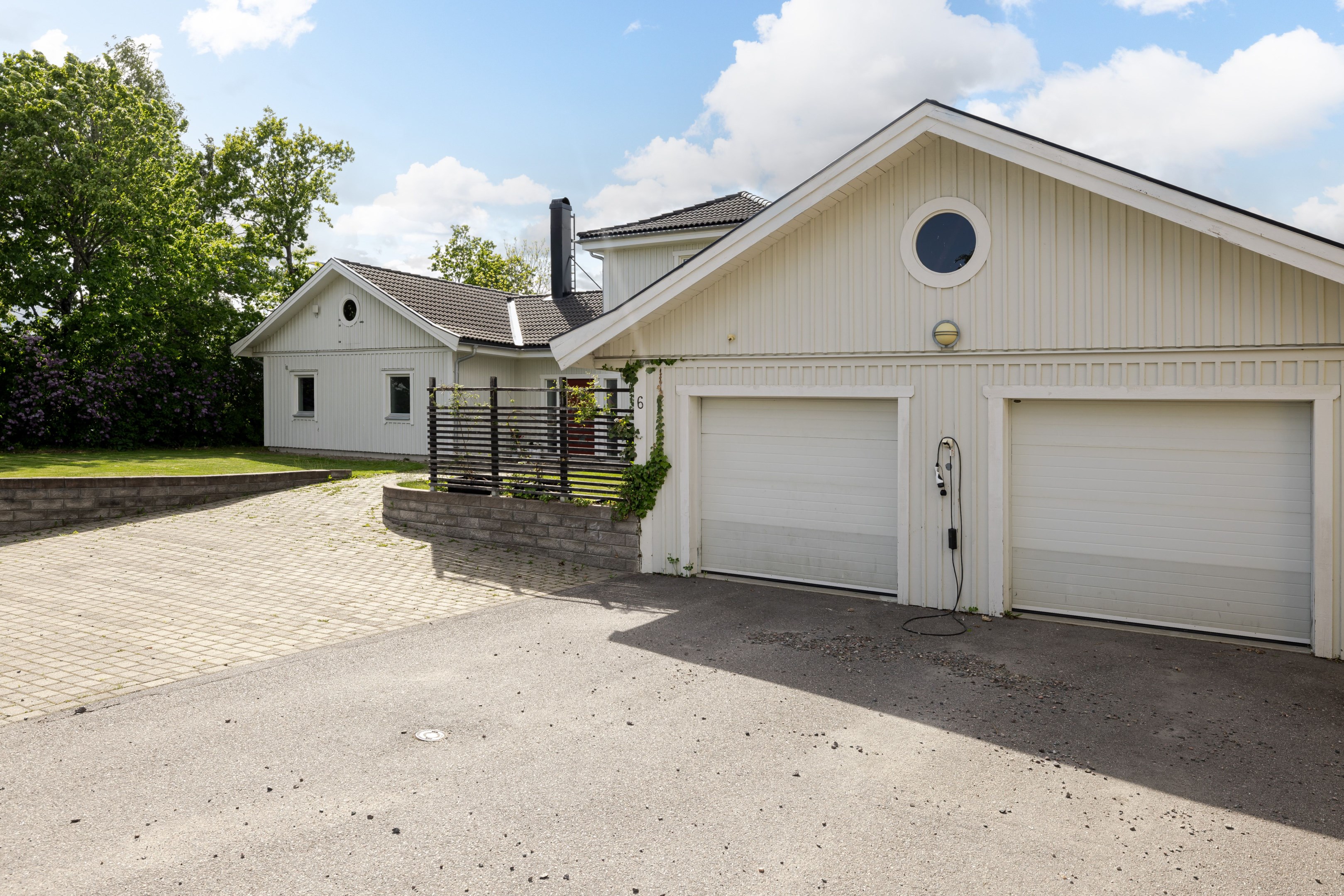 Dubbelgarage uppvärmt med bergvärme