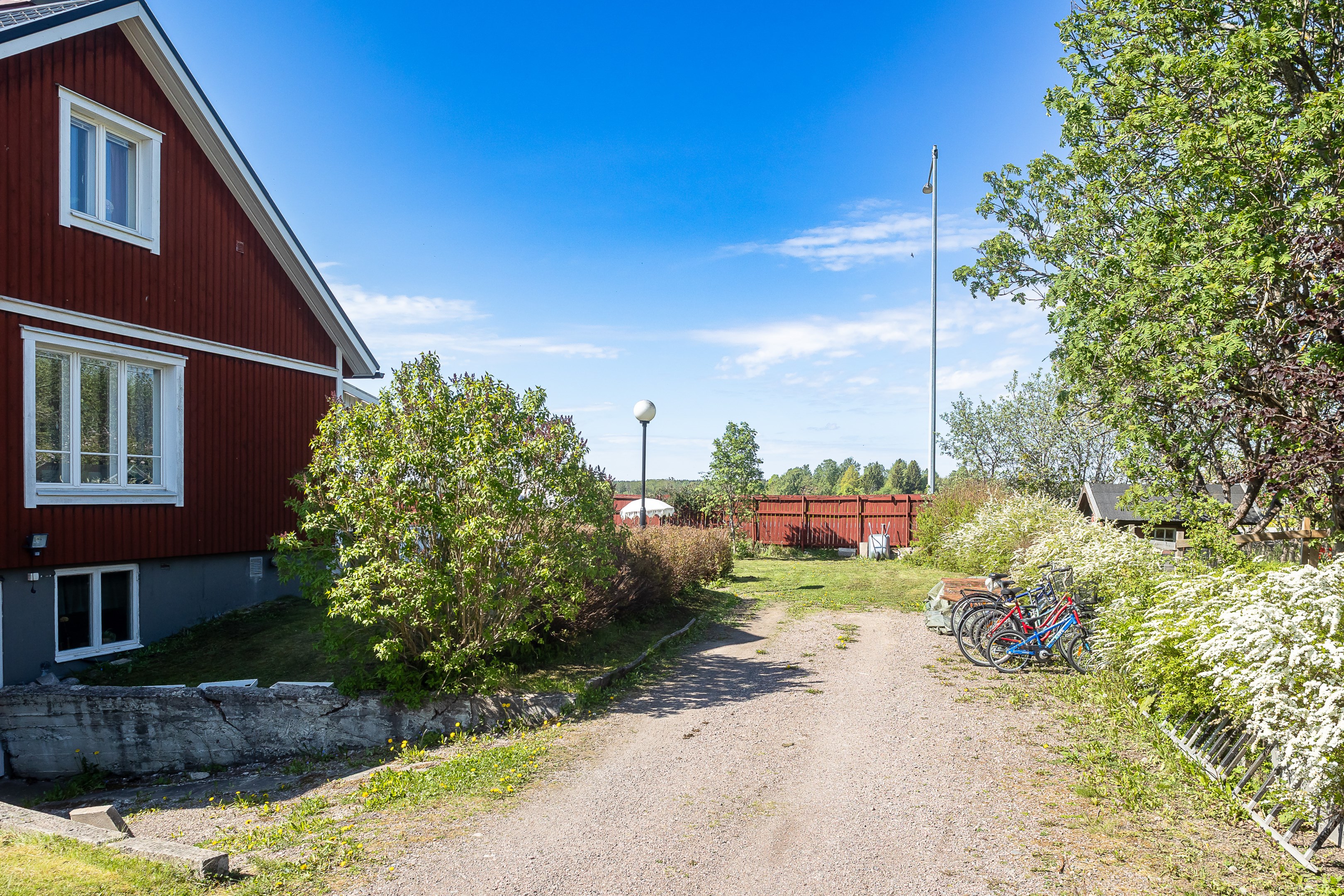 Bostadsbild från Kadriljvägen 8, Såld i Björklinge, Uppsala