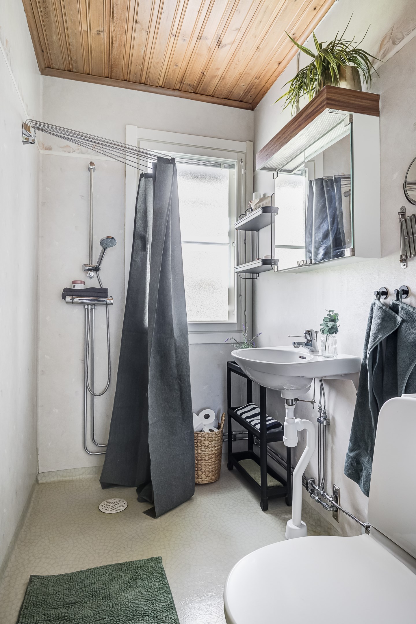 Bostadsbild från Kadriljvägen 8, Såld i Björklinge, Uppsala