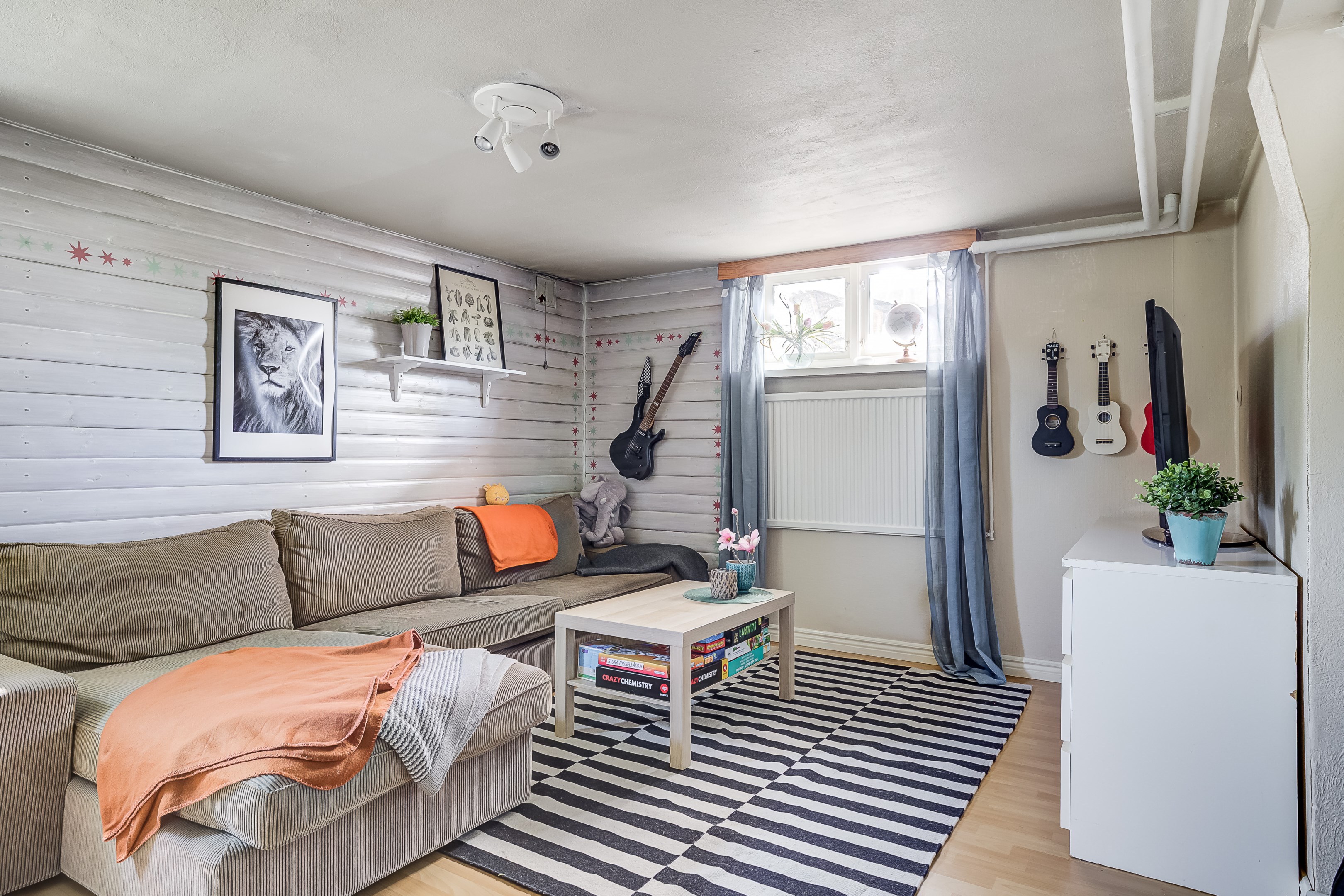 Bostadsbild från Kadriljvägen 8, Såld i Björklinge, Uppsala