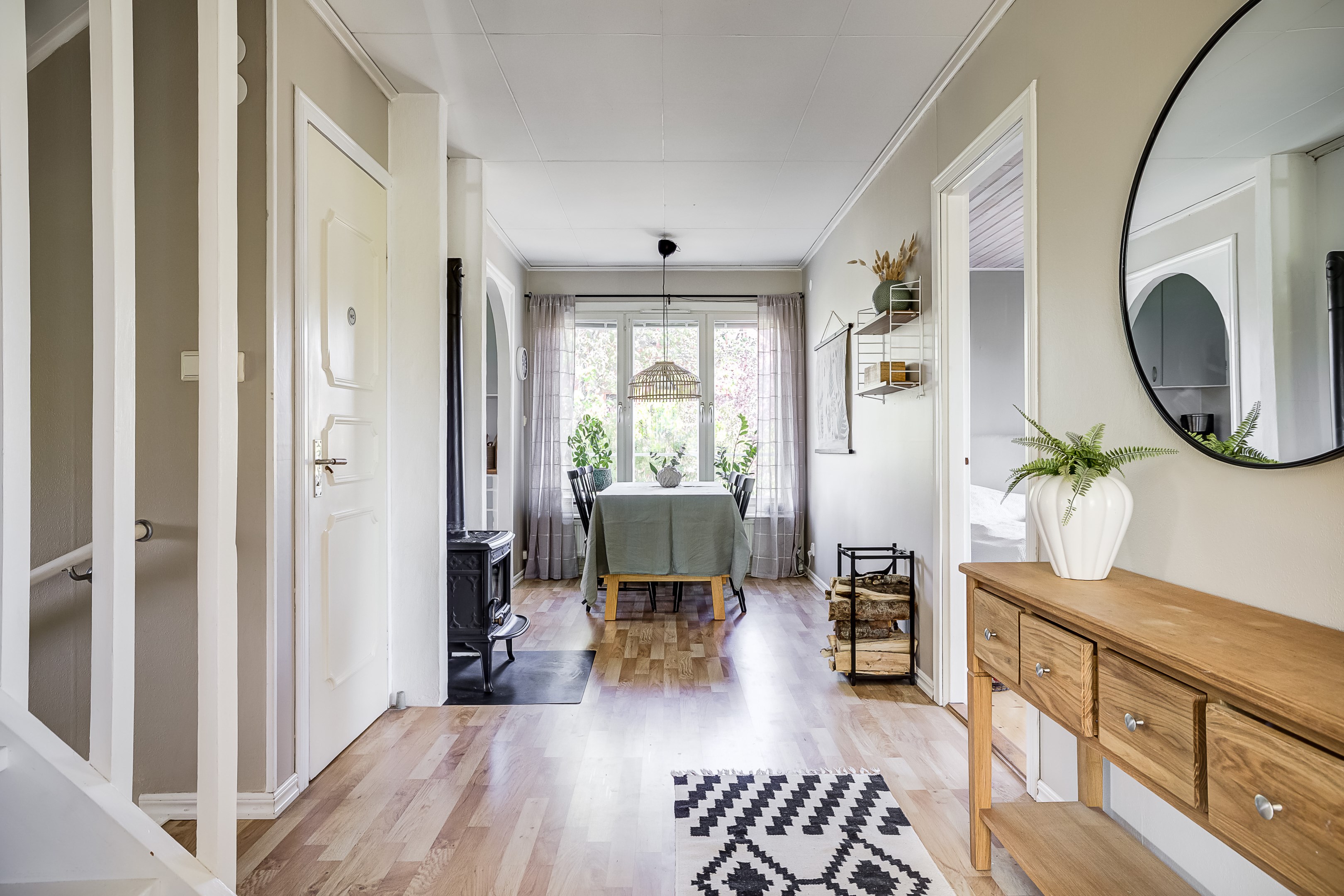 Bostadsbild från Kadriljvägen 8, Såld i Björklinge, Uppsala