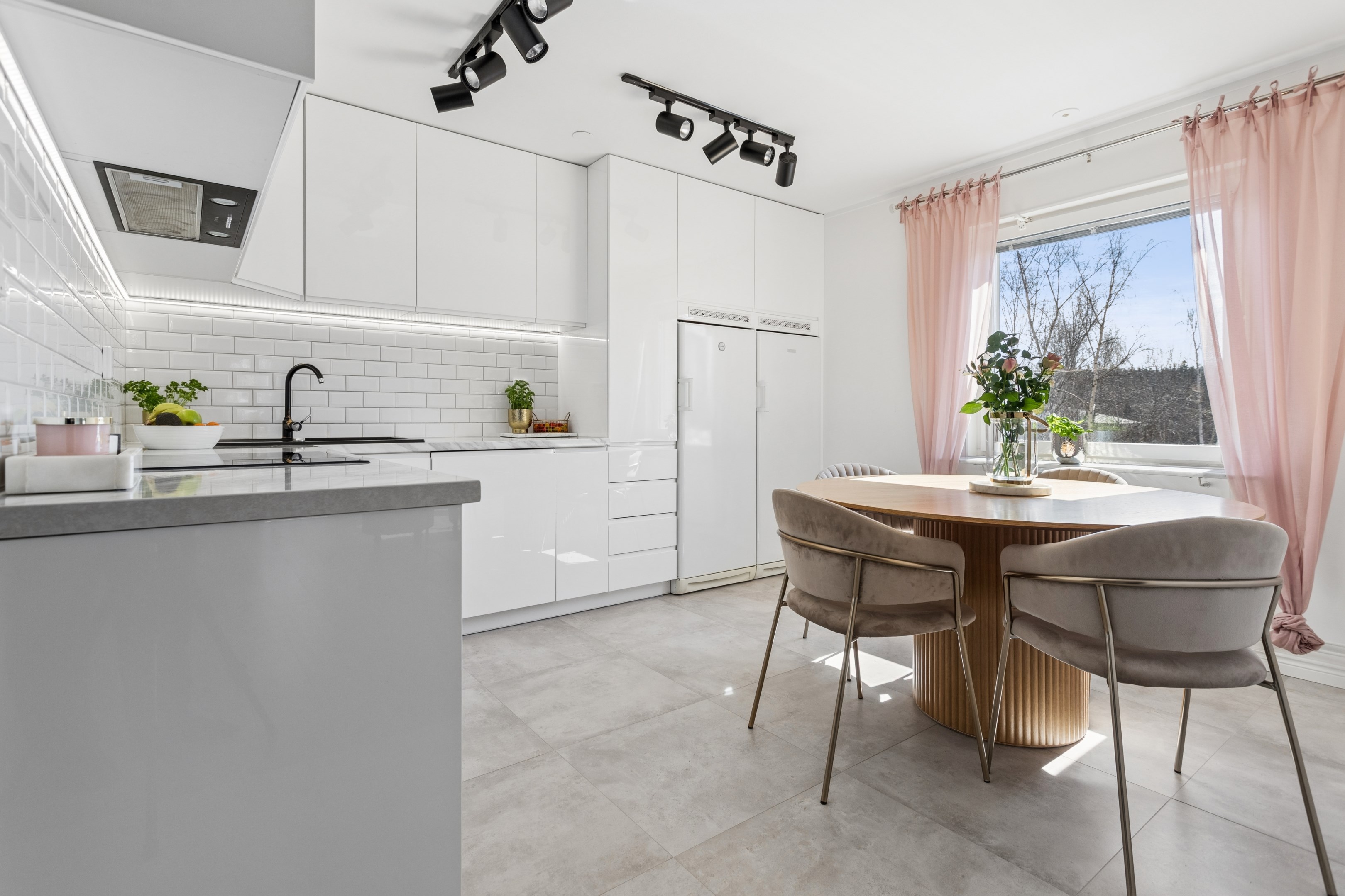 Rejäl matplats för 4-6 personer