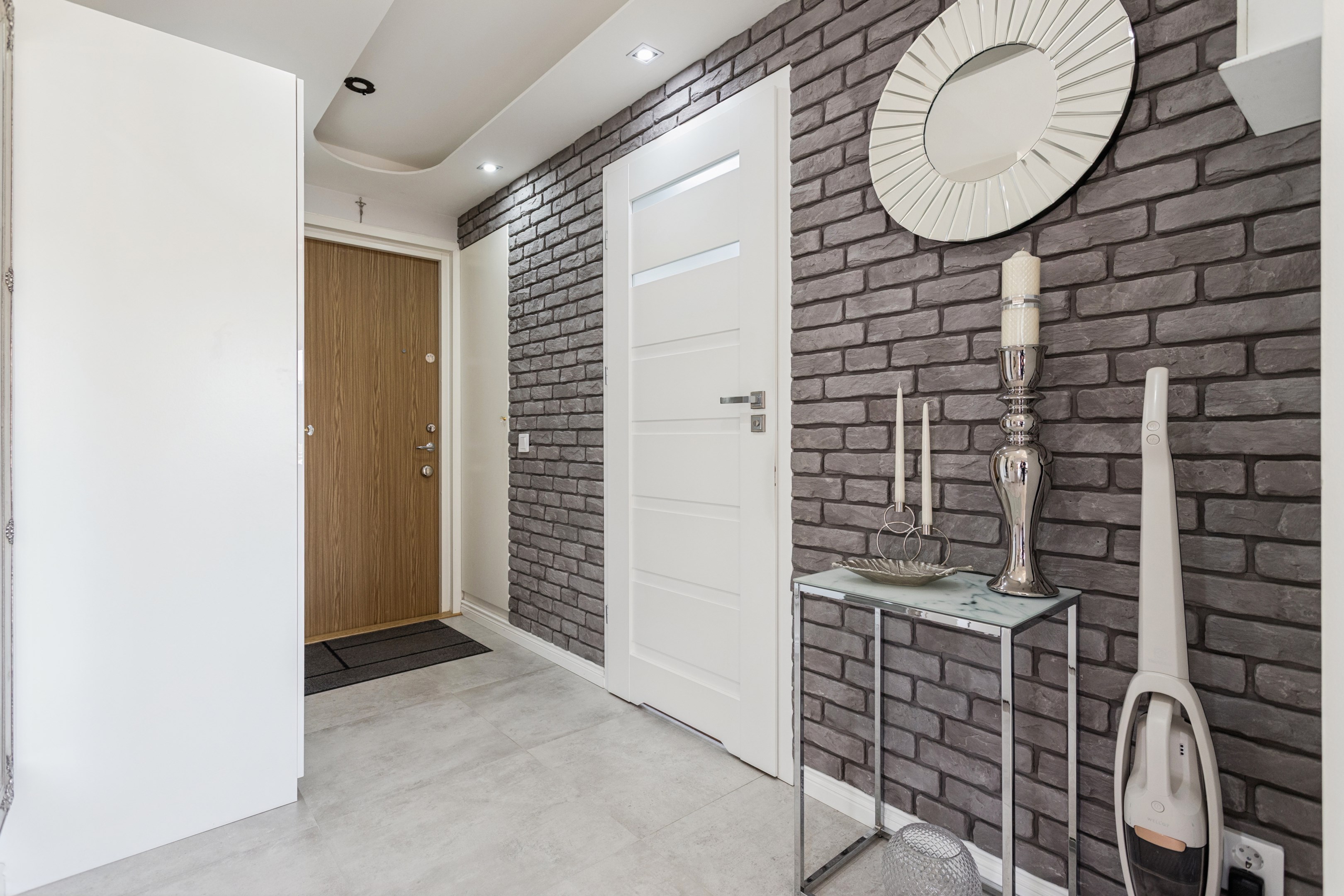 Hall/entré med flertalet garderober