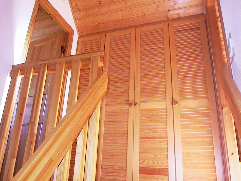 Trappa till övervåning garderober